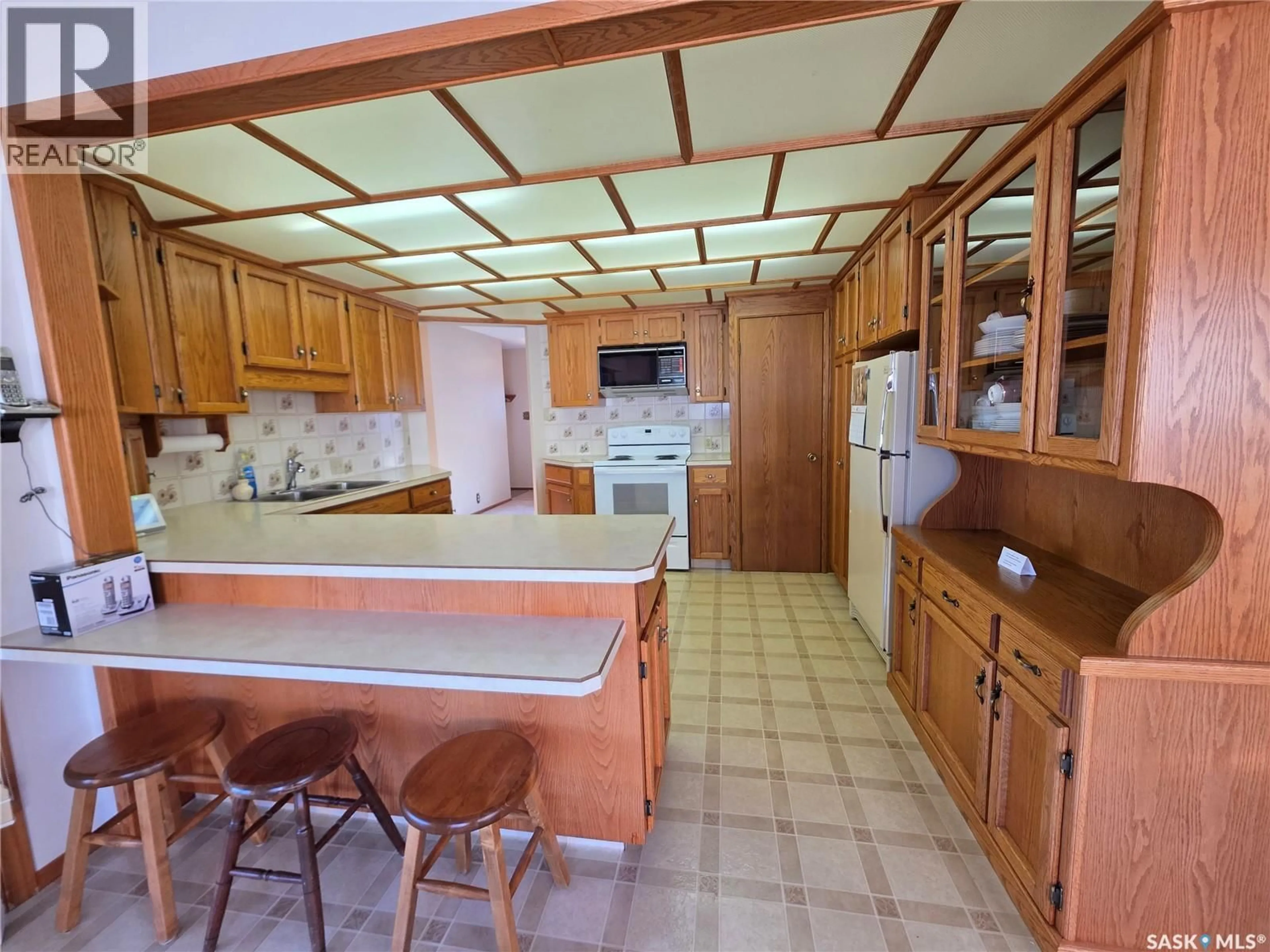 Standard kitchen, unknown for 460 7TH AVENUE, Swift Current Saskatchewan S9H3P9