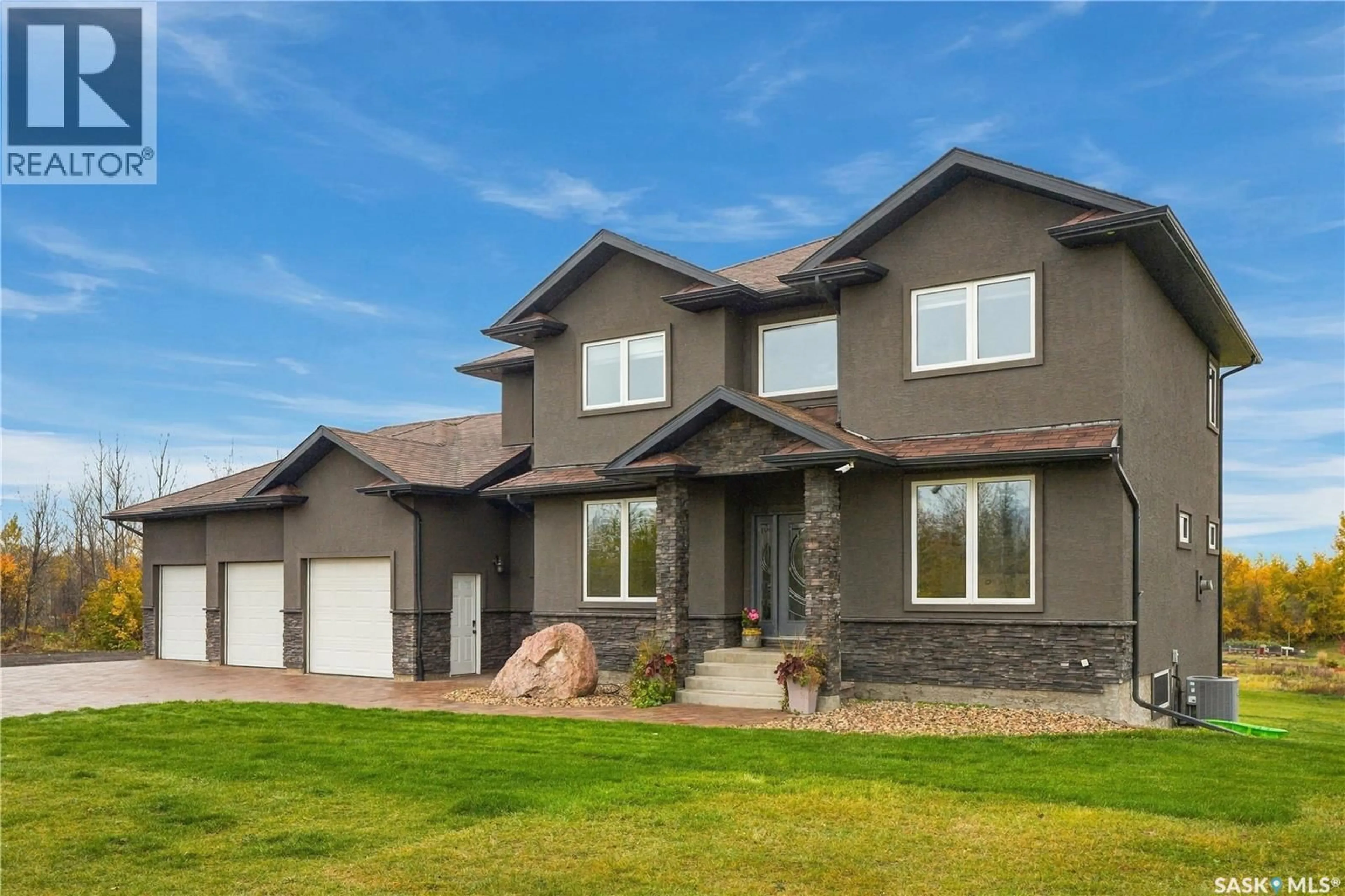Home with vinyl exterior material, street for 3 HIDDEN RIDGE ROAD, Corman Park Rm No. 344 Saskatchewan S7K3J8
