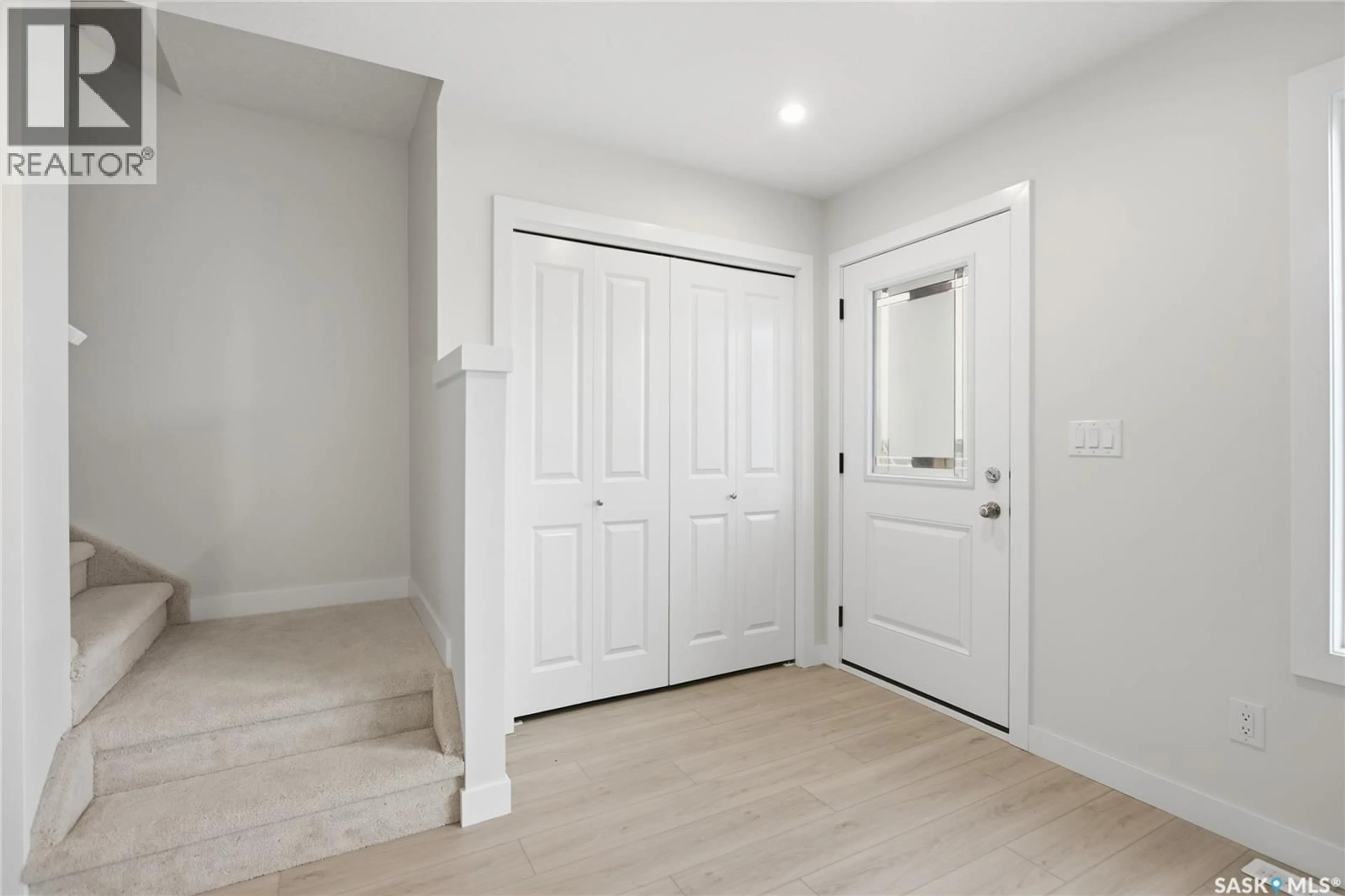 Indoor entryway for 273 MARK BEND, Saskatoon Saskatchewan S7V2B8