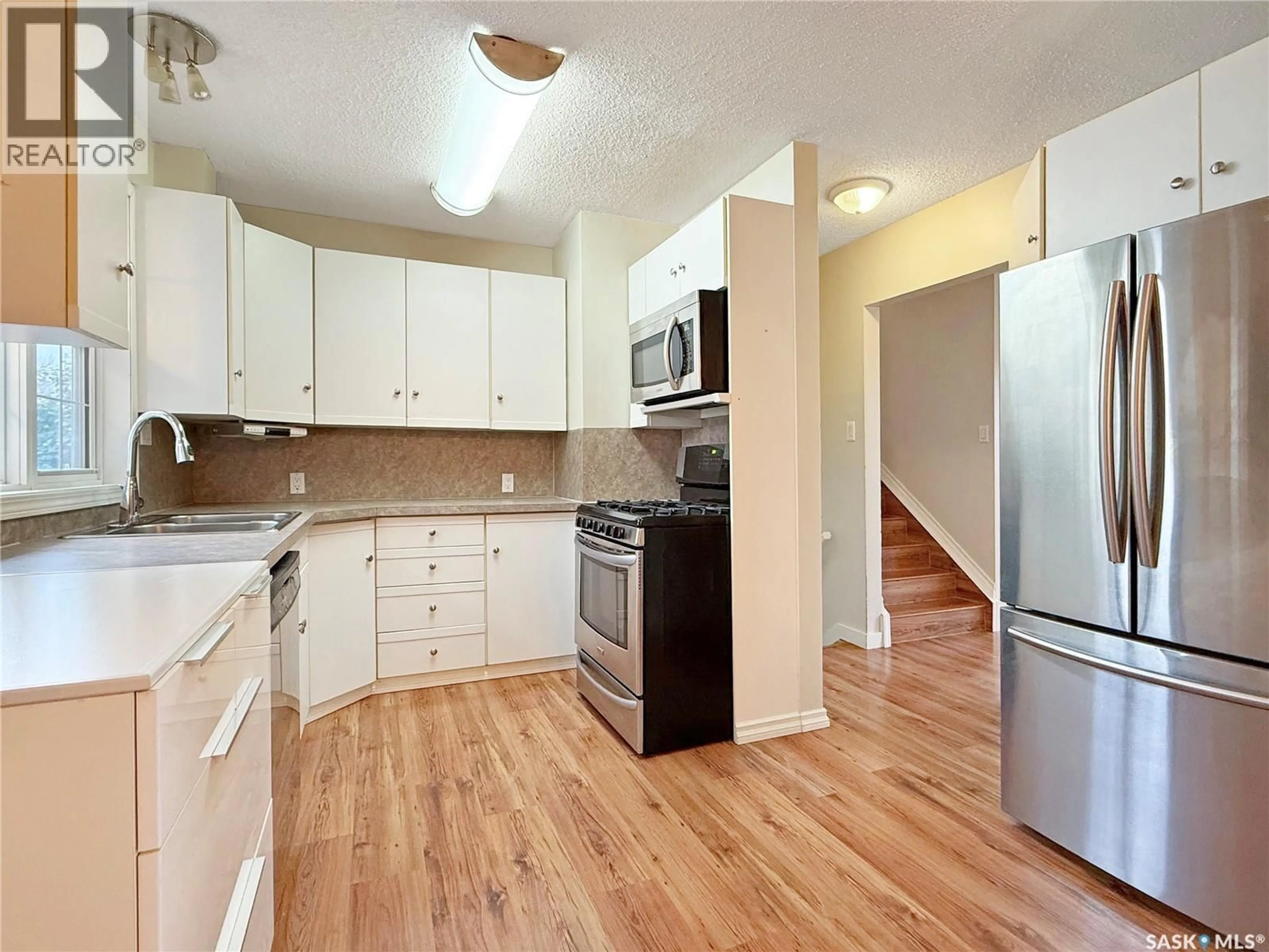 Standard kitchen, wood/laminate floor for 943 11TH AVENUE, Swift Current Saskatchewan S9H2V5