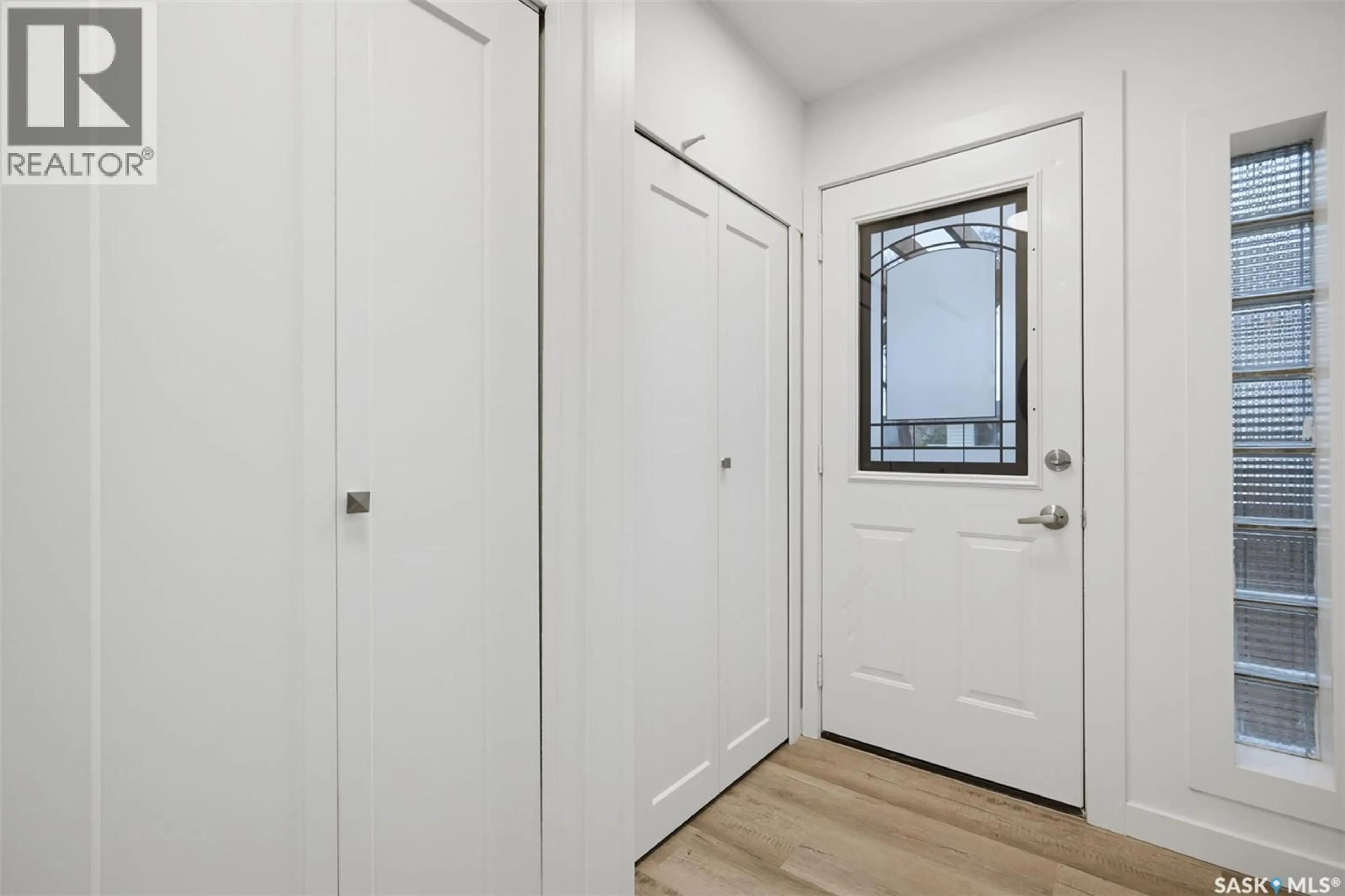 Indoor entryway for 1228 1ST AVENUE, Saskatoon Saskatchewan S7K1Y6