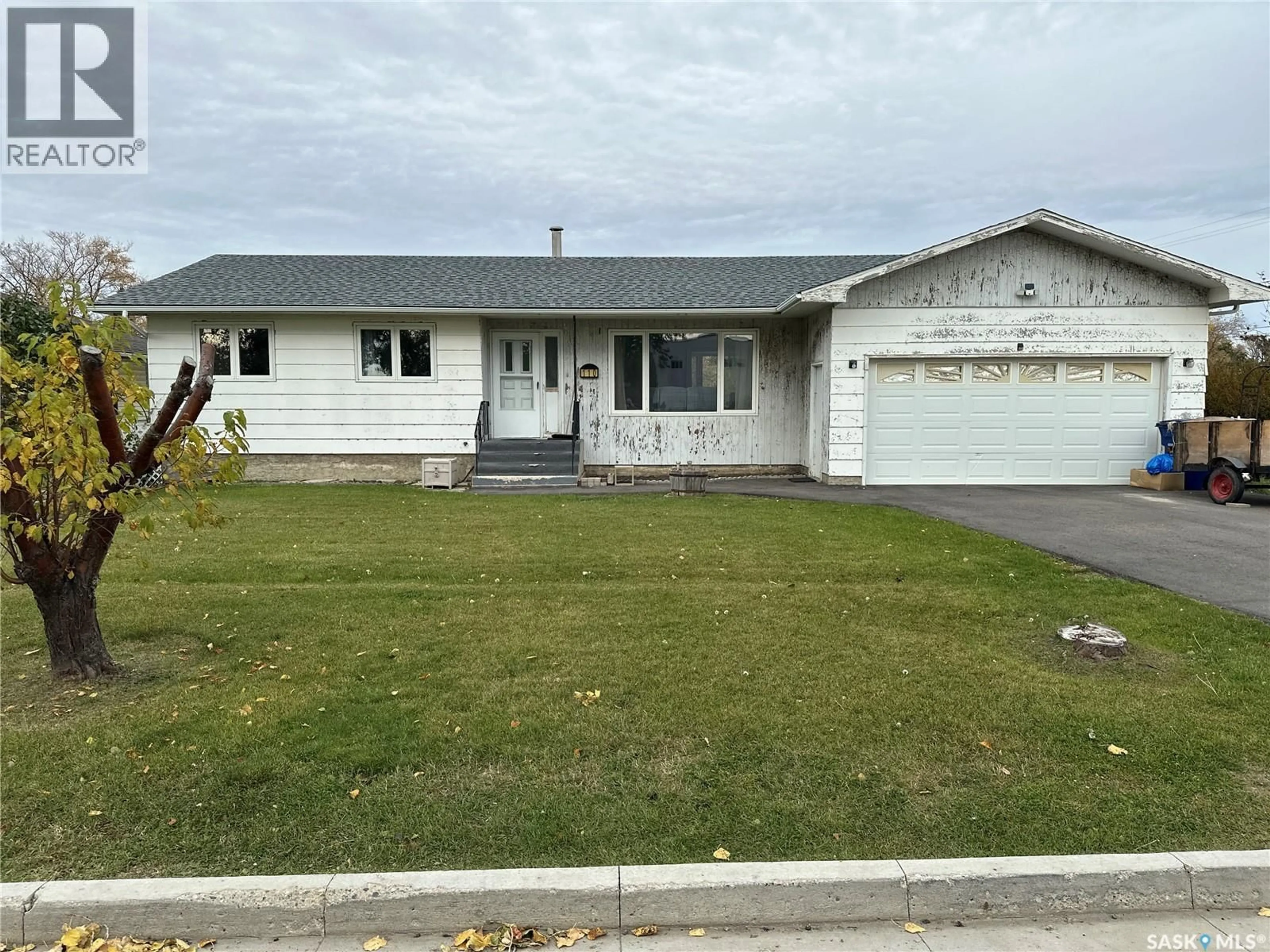 Home with vinyl exterior material, street for 110 RAILWAY AVENUE, Rosthern Saskatchewan S0K3R0