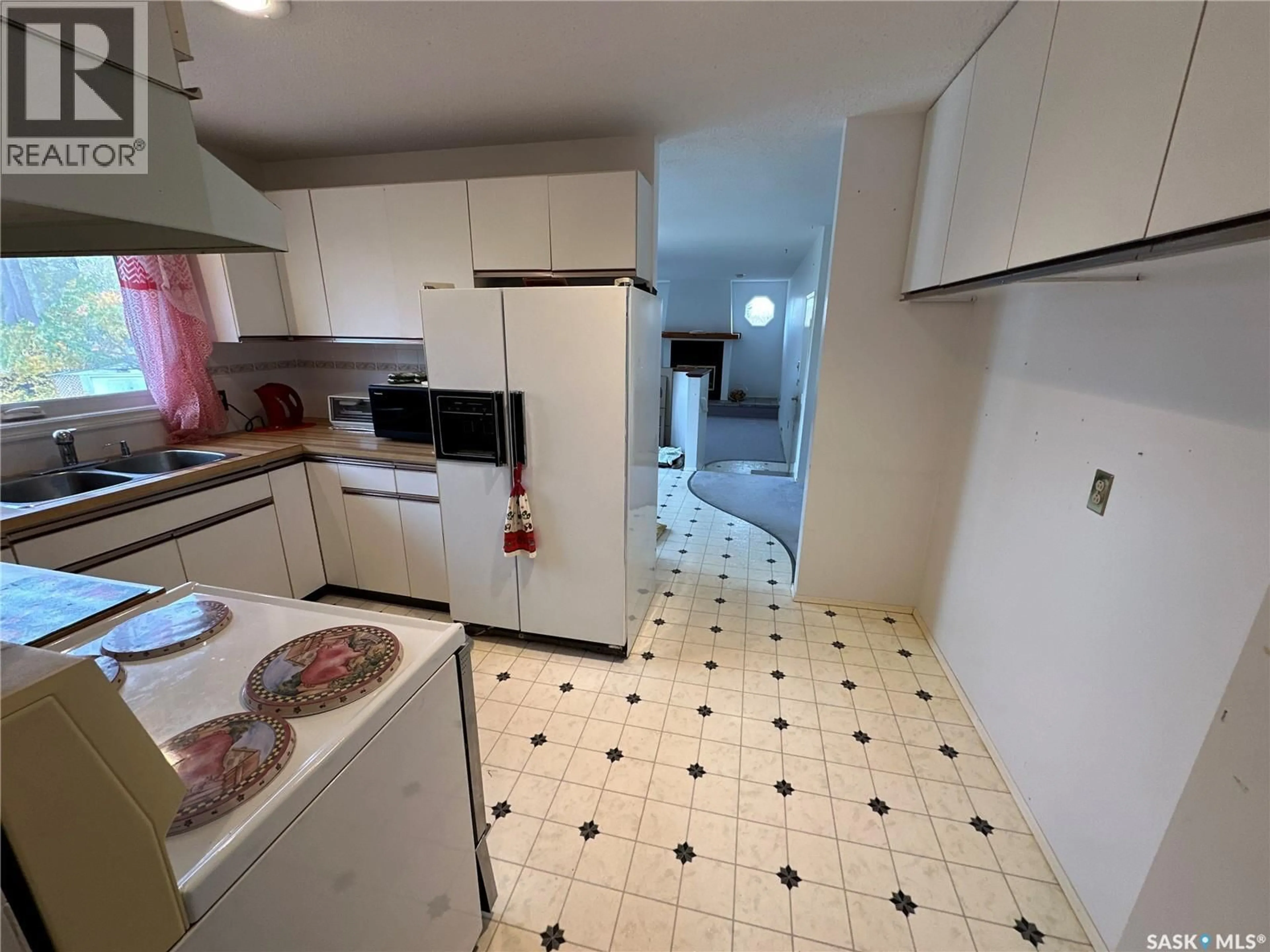 Standard kitchen, unknown for 110 RAILWAY AVENUE, Rosthern Saskatchewan S0K3R0