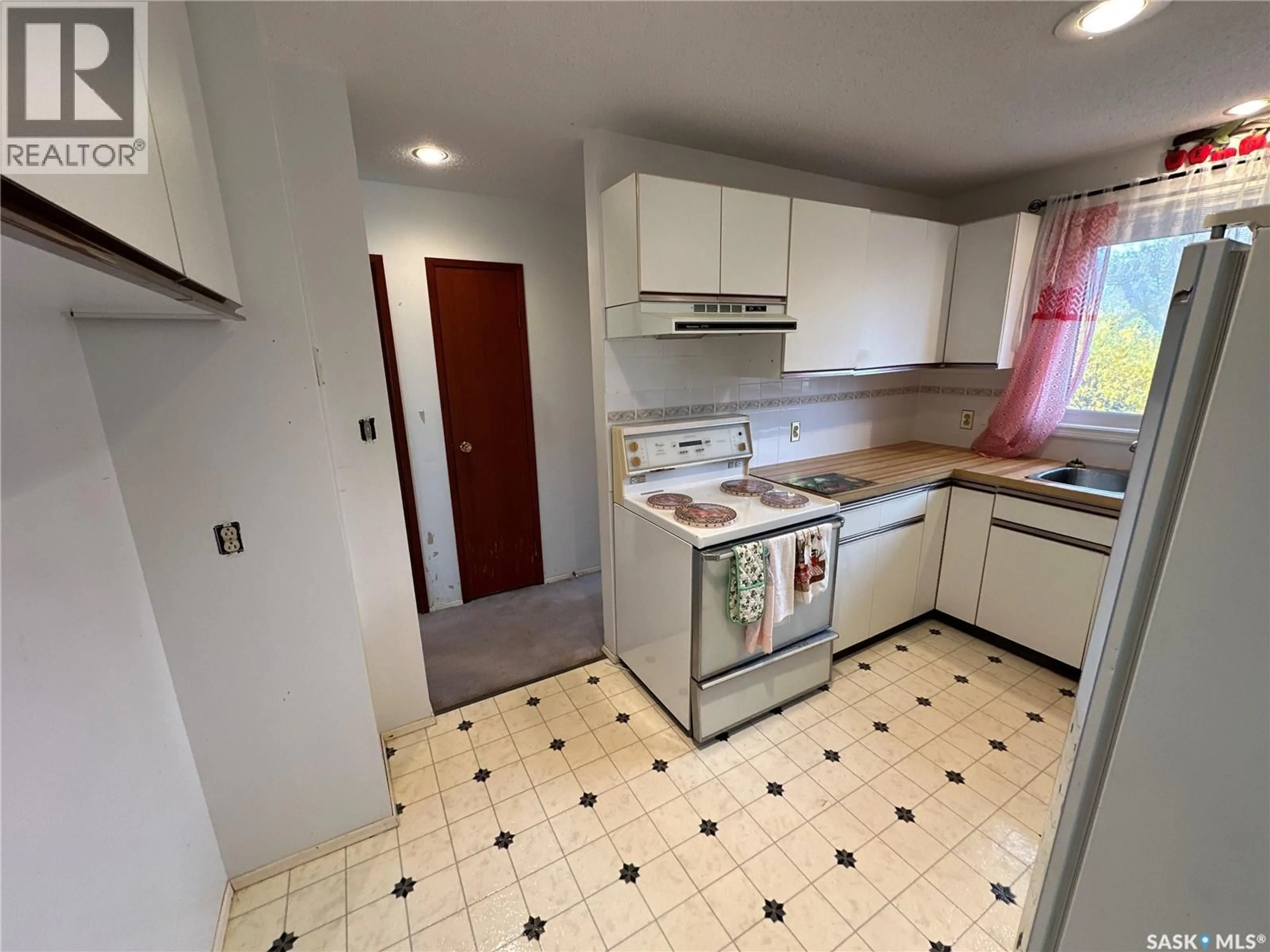 Standard kitchen, ceramic/tile floor for 110 RAILWAY AVENUE, Rosthern Saskatchewan S0K3R0