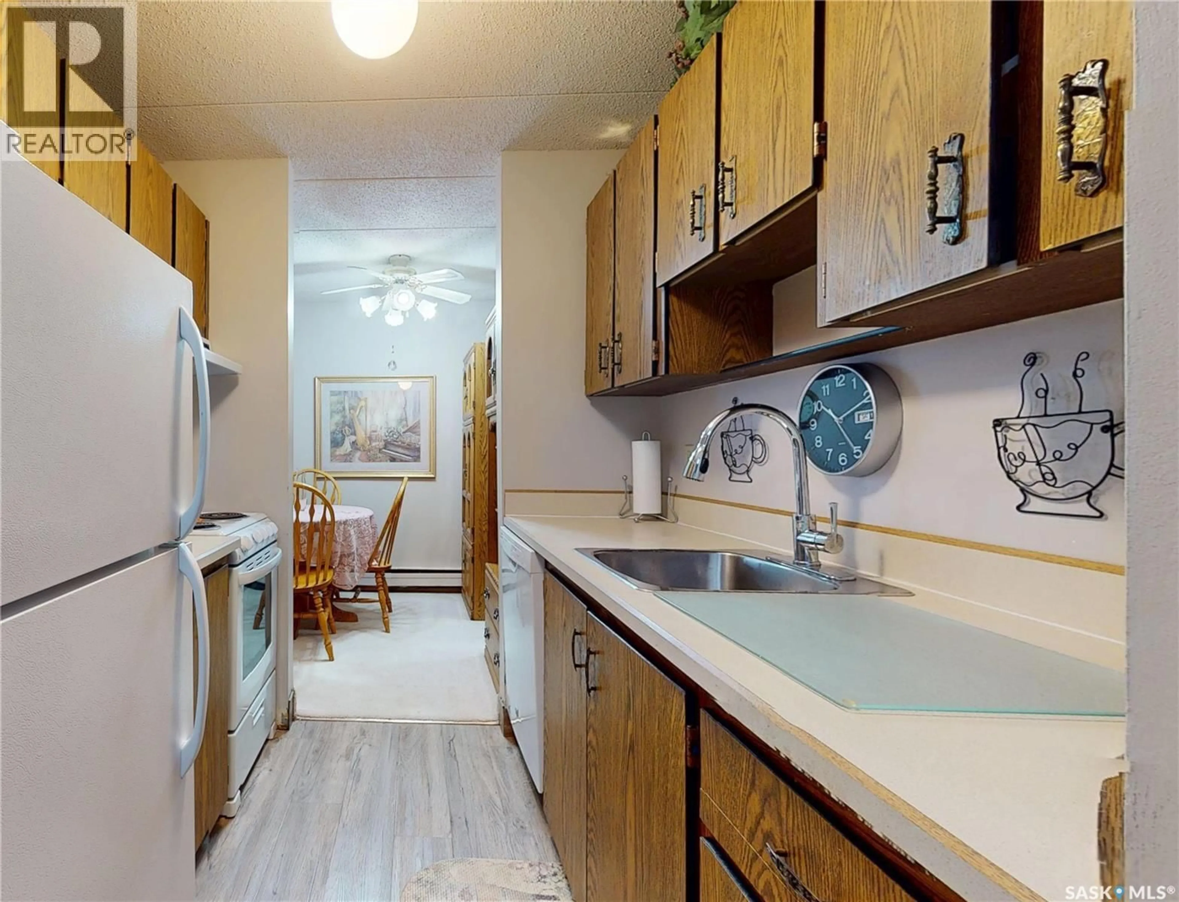 Standard kitchen, unknown for 65 - 130 WESTFIELD DRIVE, Regina Saskatchewan S4S6A3