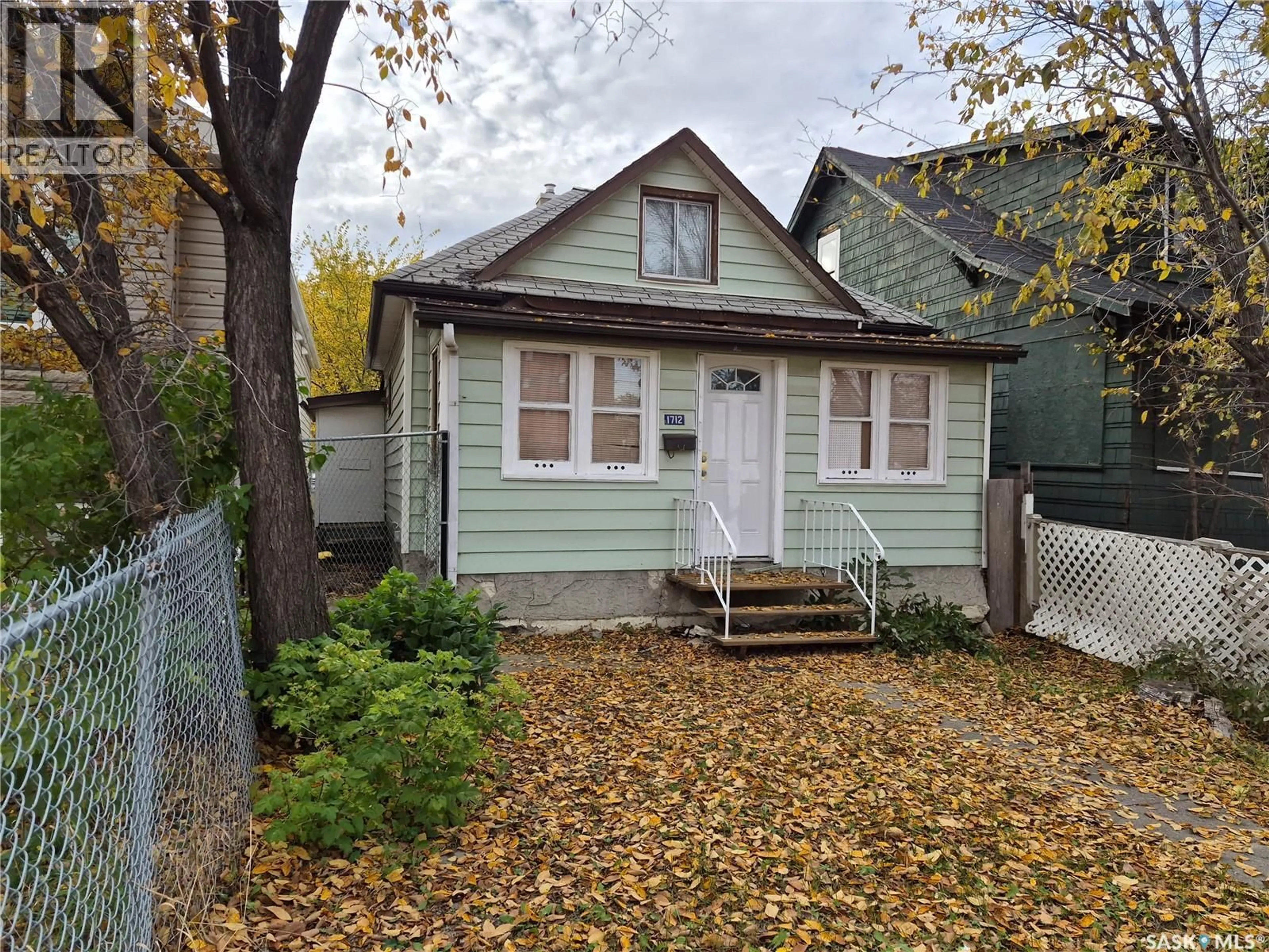 Home with vinyl exterior material, street for 1712 TORONTO STREET, Regina Saskatchewan S4P1M4
