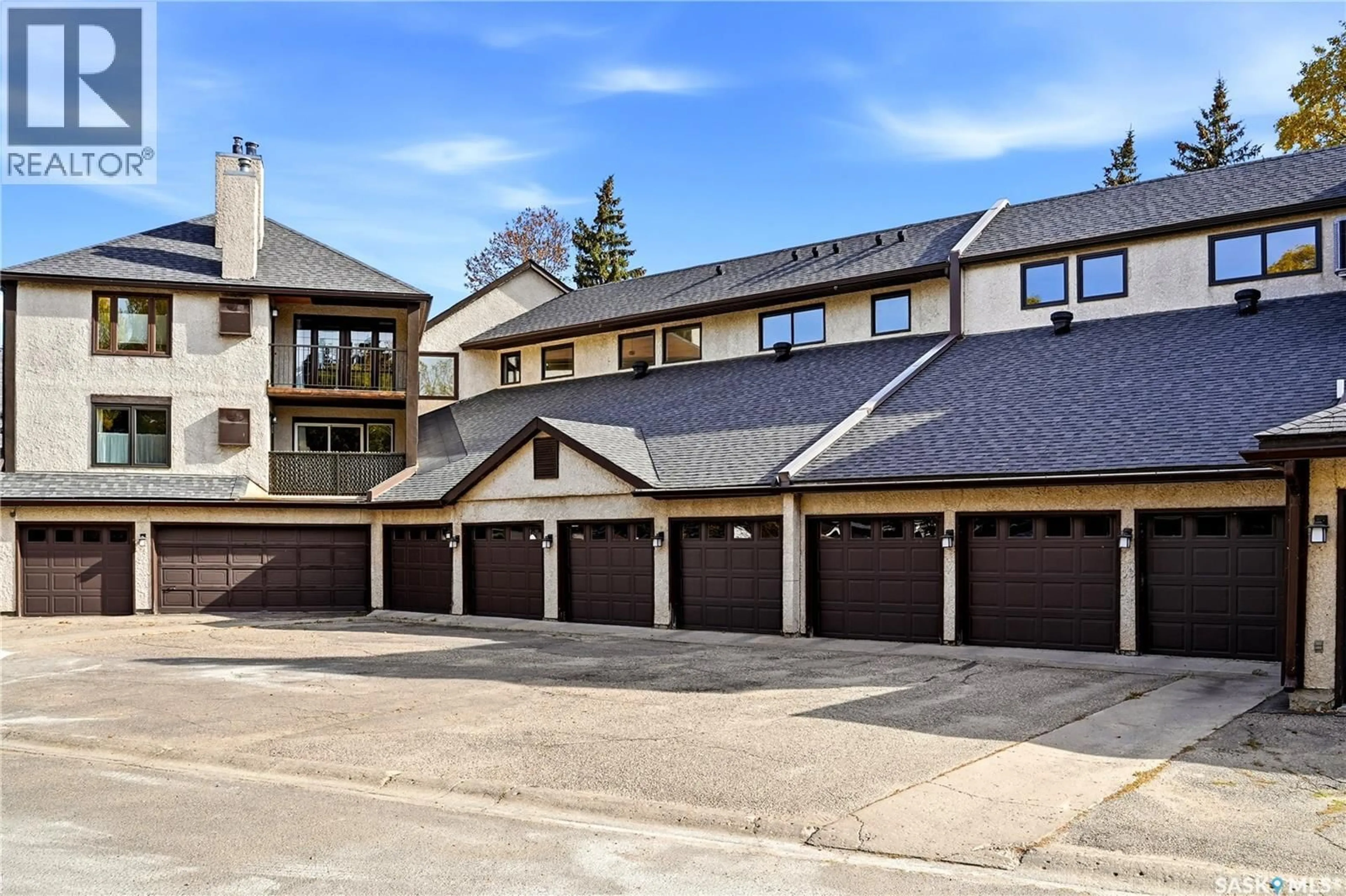 Indoor garage for 1002 - 304 GRYPHONS WALK, Regina Saskatchewan S4S6X1
