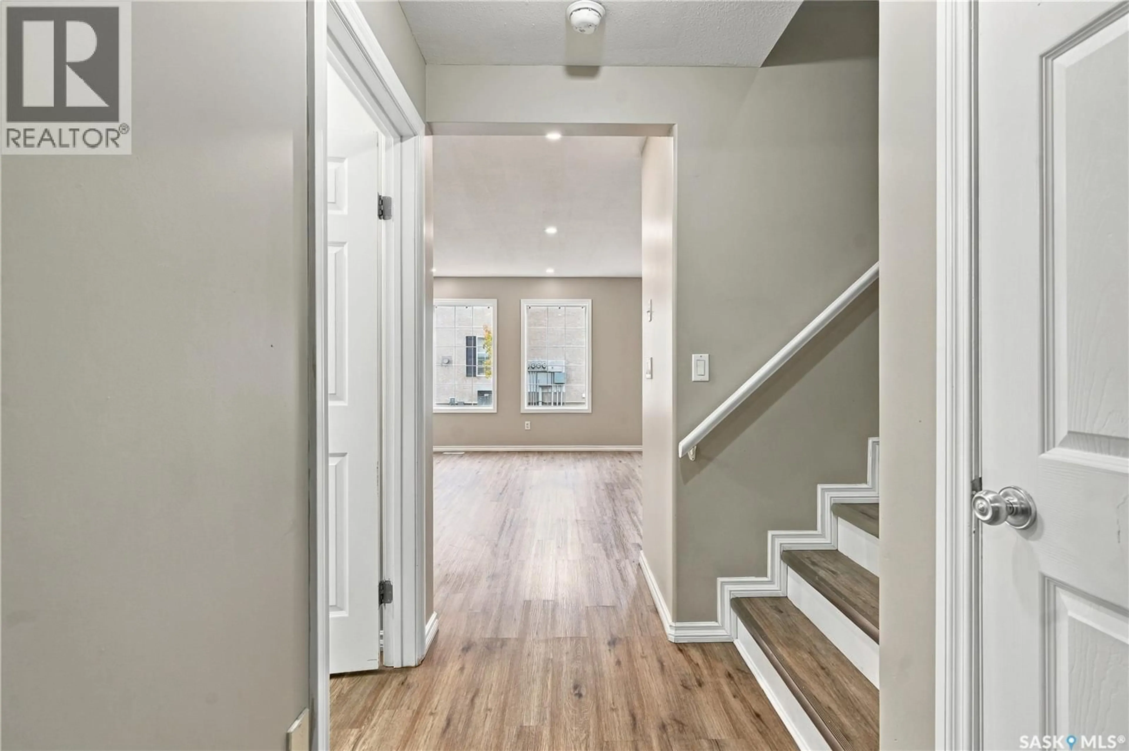 Indoor entryway for 50 103 BANYAN CRESCENT, Saskatoon Saskatchewan S7V1G3