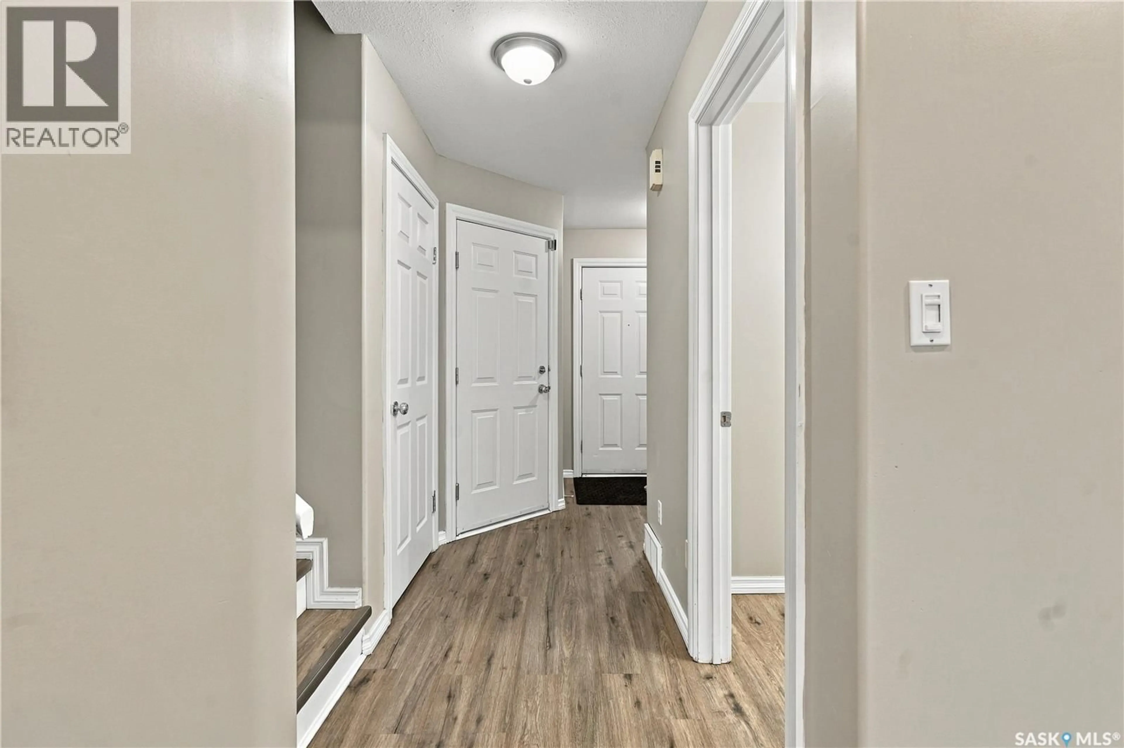 Indoor entryway for 50 103 BANYAN CRESCENT, Saskatoon Saskatchewan S7V1G3