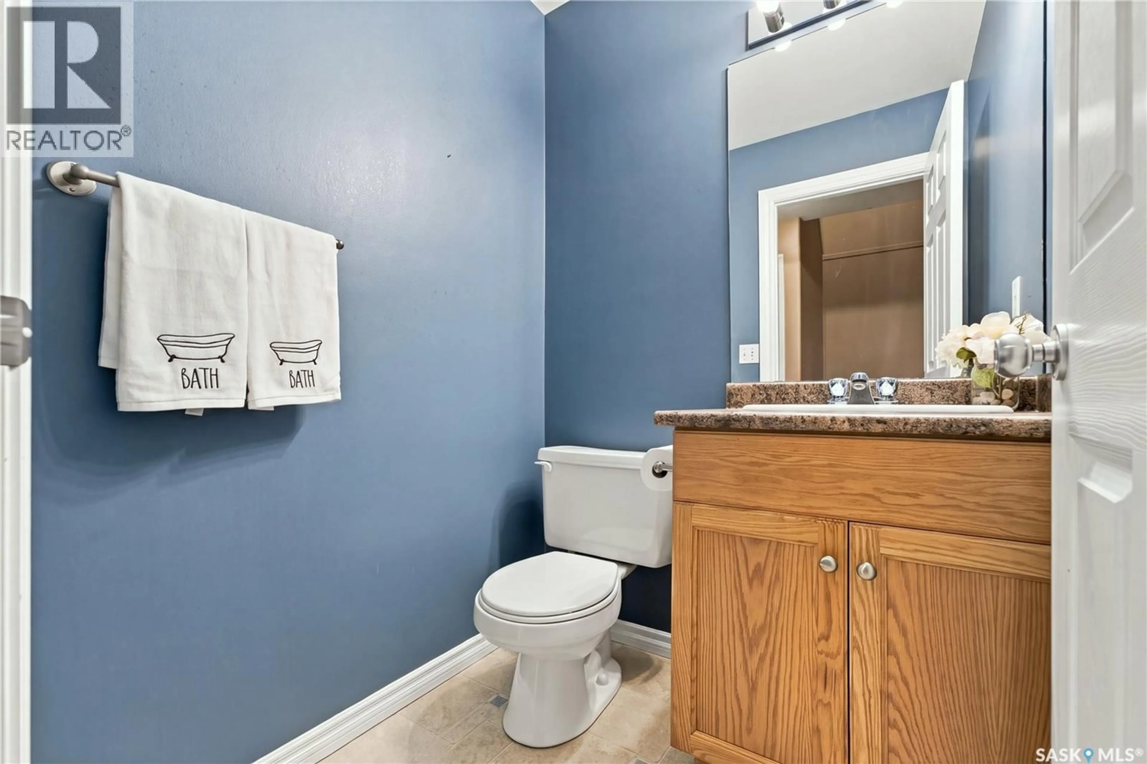 Standard bathroom, ceramic/tile floor for 127 - 74 BANYAN CRESCENT, Saskatoon Saskatchewan S7V1G5