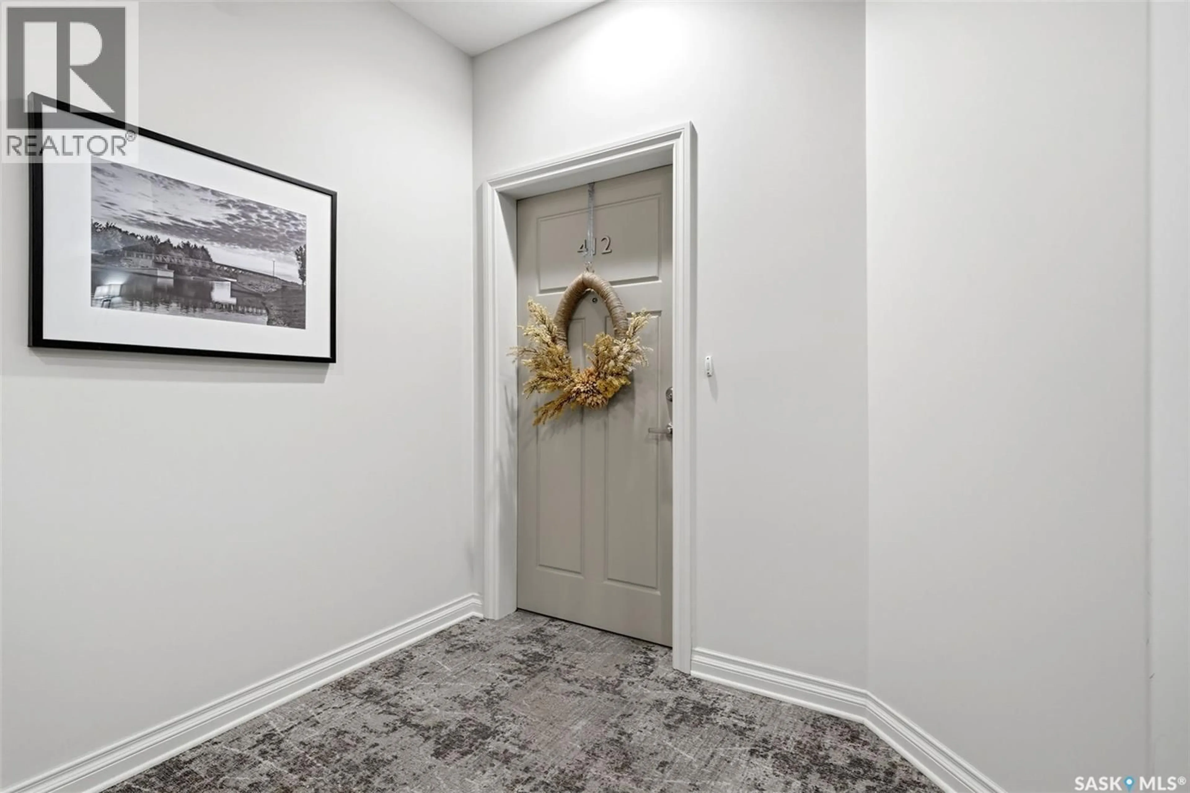 Indoor foyer for 412 3501 EVANS COURT, Regina Saskatchewan S4S0A9