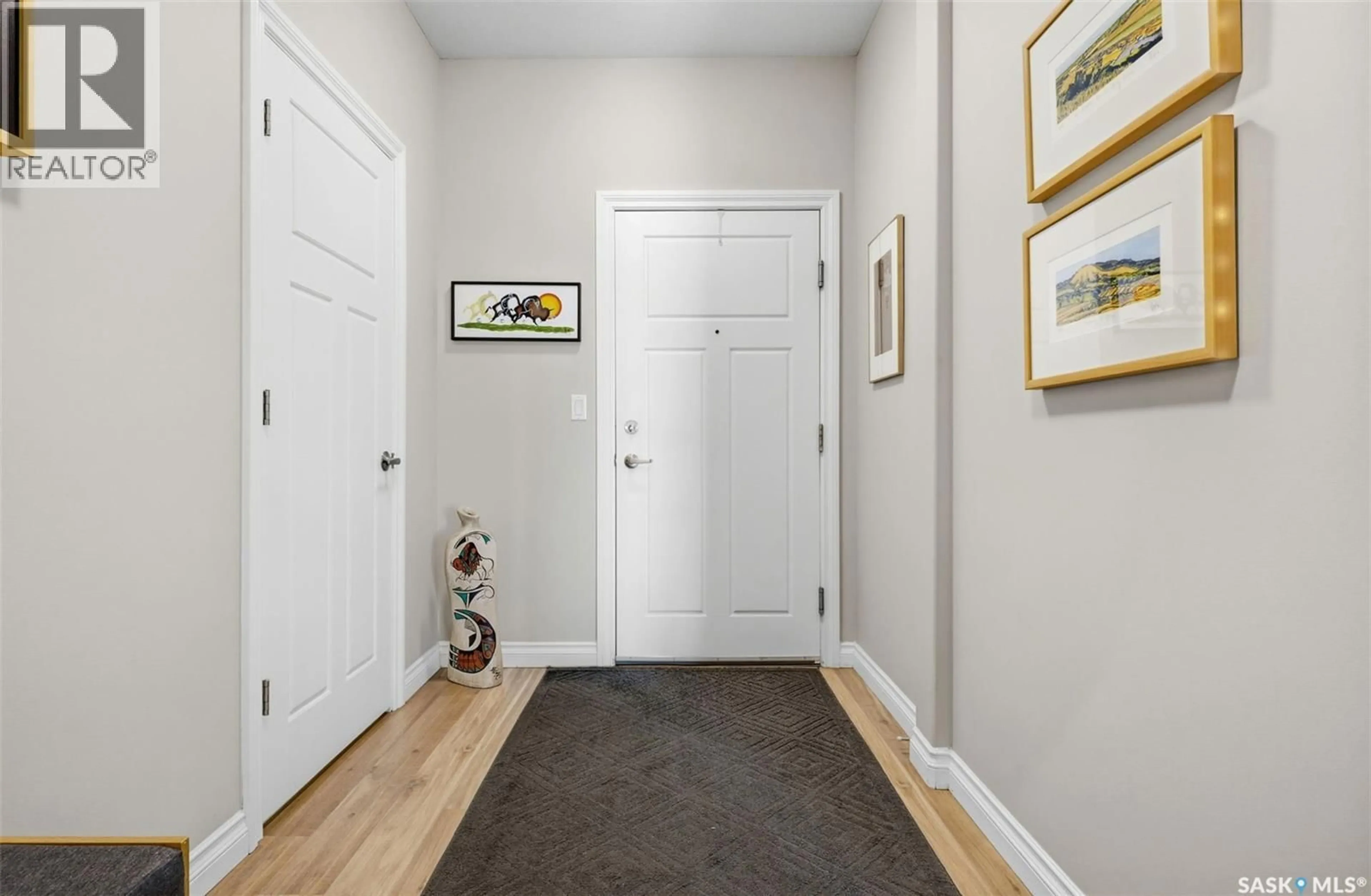 Indoor entryway for 412 3501 EVANS COURT, Regina Saskatchewan S4S0A9