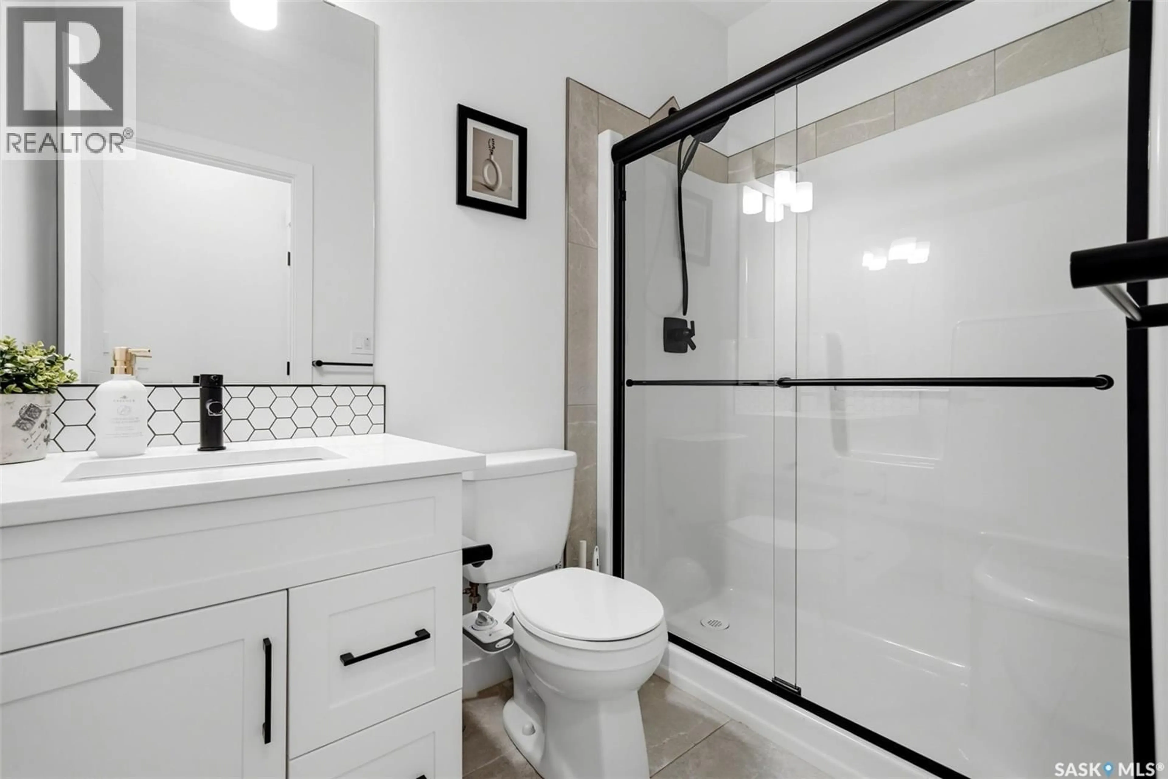 Standard bathroom, ceramic/tile floor for 5112 GREEN CRESCENT, Regina Saskatchewan S4V3S9