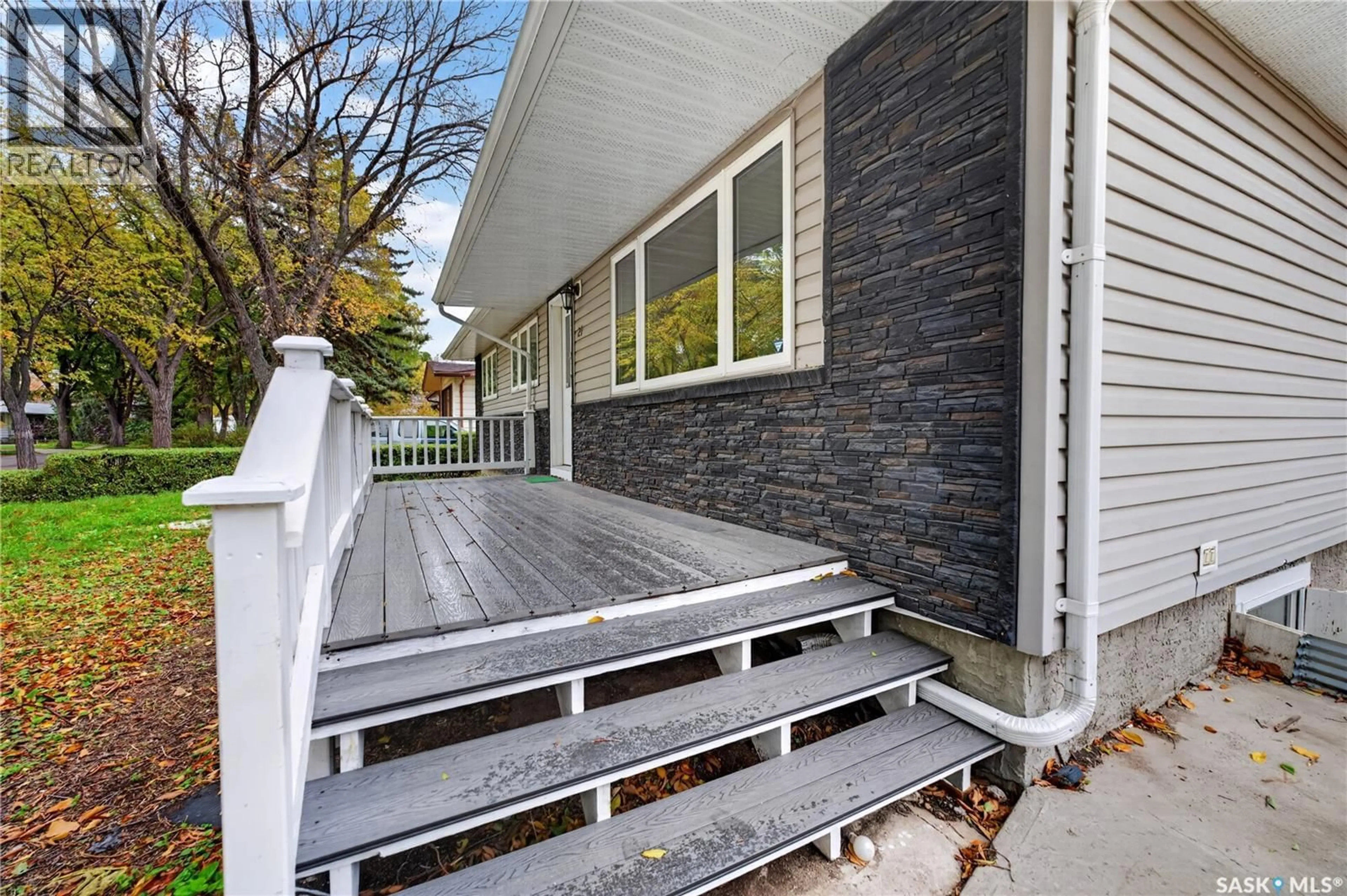 Home with vinyl exterior material, street for 21 DUNNING CRESCENT, Regina Saskatchewan S4S3V9