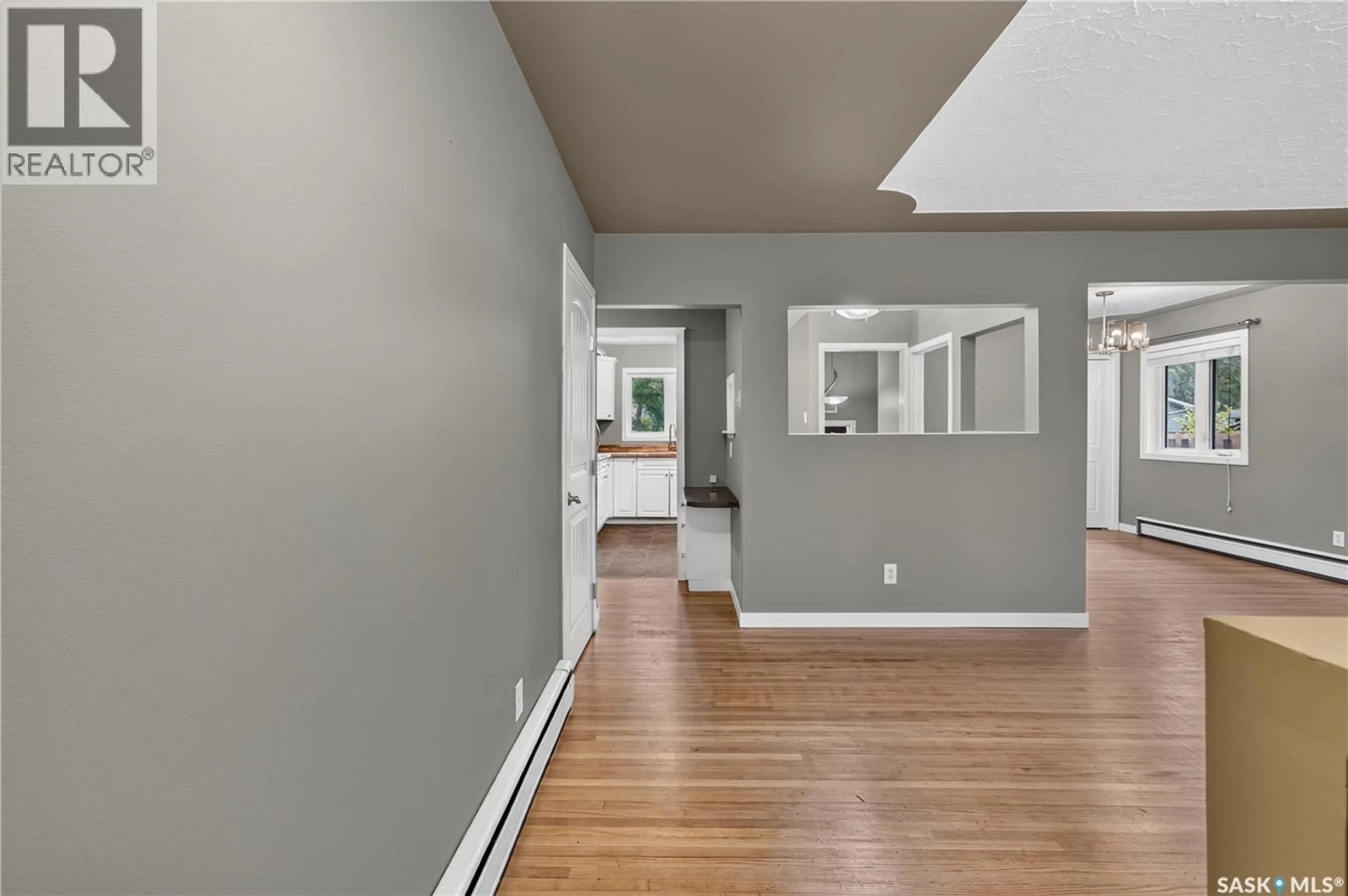 Indoor entryway for 21 DUNNING CRESCENT, Regina Saskatchewan S4S3V9