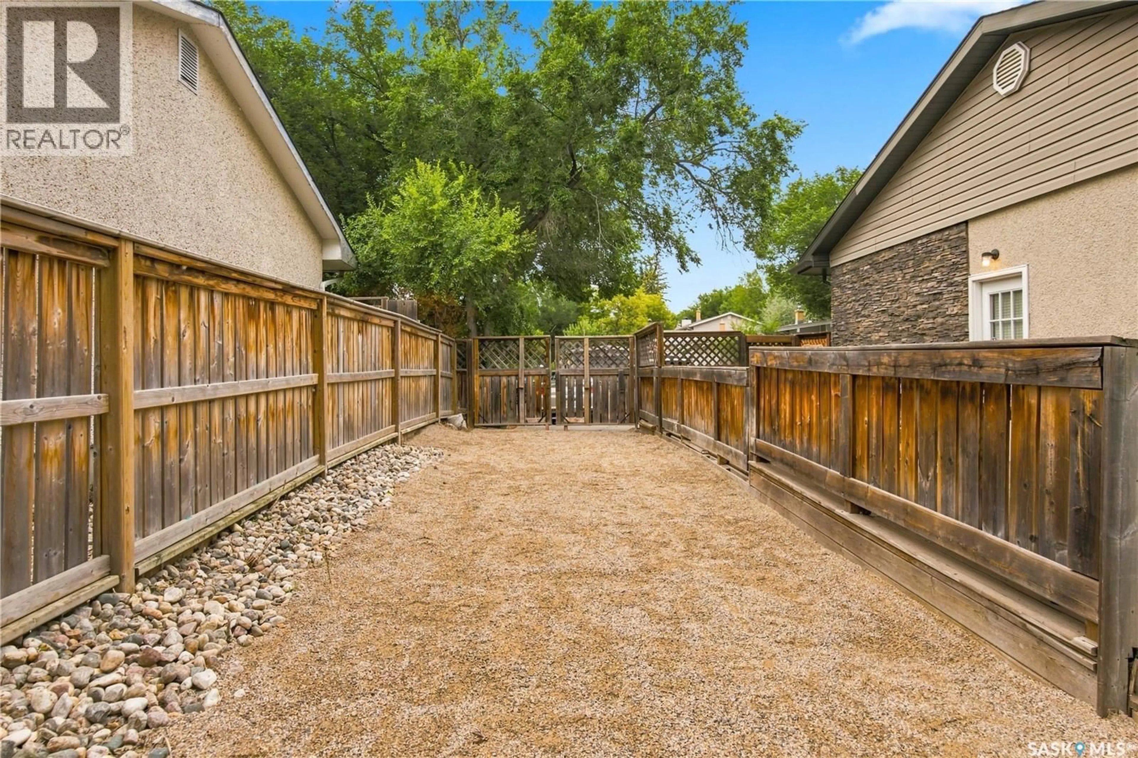 Patio, street for 1409 SHANNON ROAD, Regina Saskatchewan S4S5L4