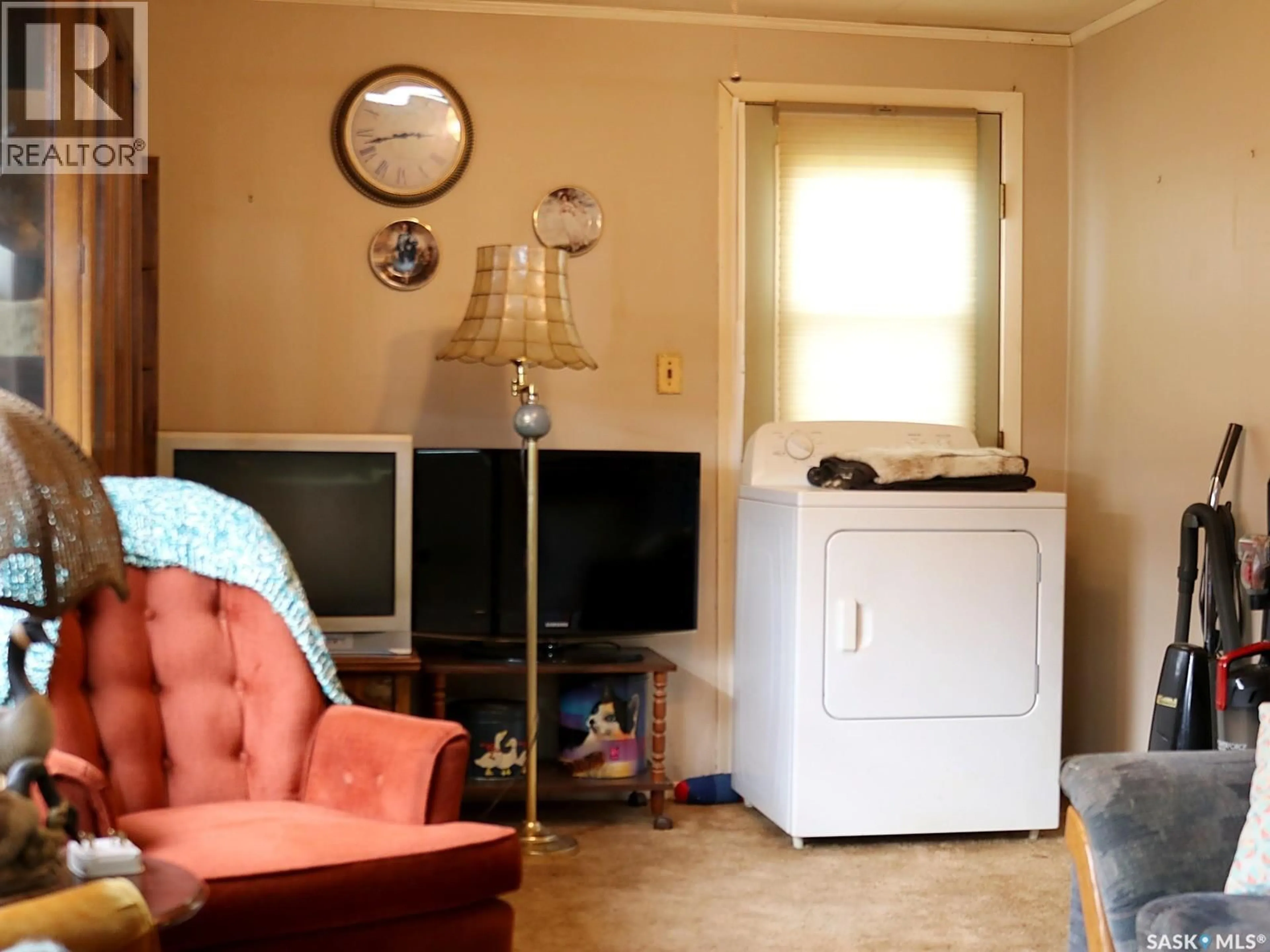 A pic of a room for 401 2ND AVENUE, Beechy Saskatchewan S0L0C0