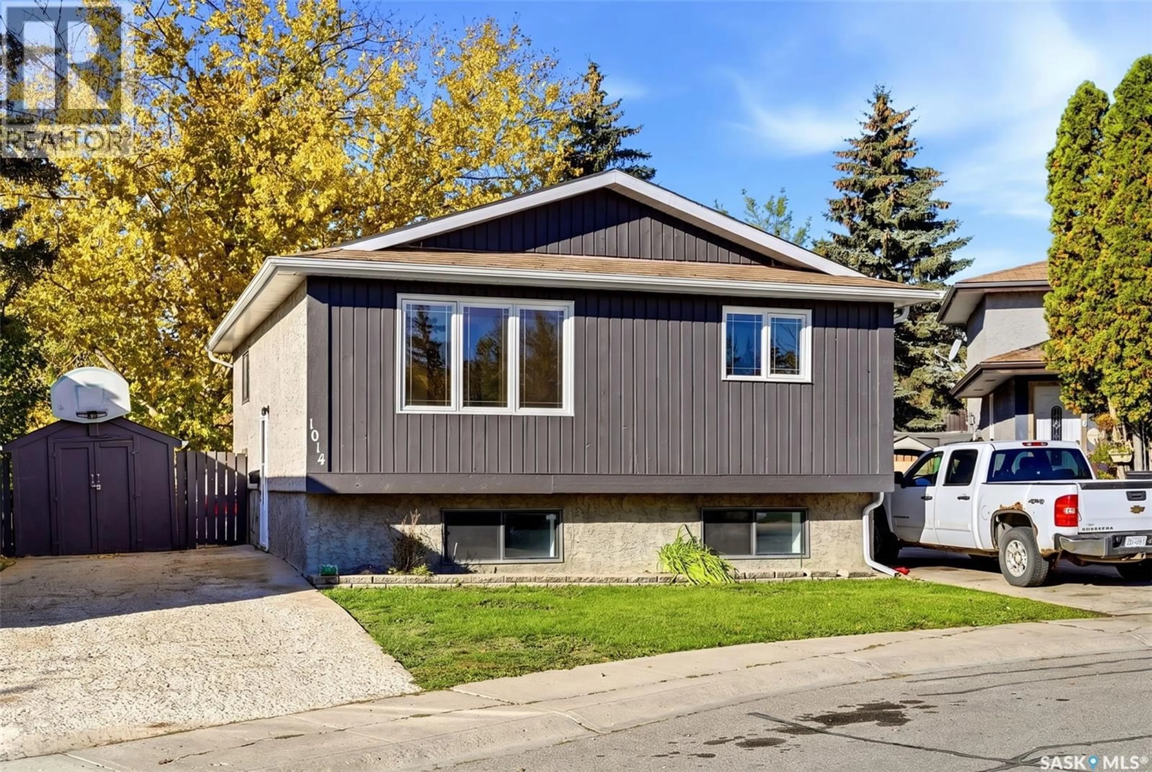 Home with vinyl exterior material, street for 1014 MAWSON BAY, Regina Saskatchewan S4X2P6