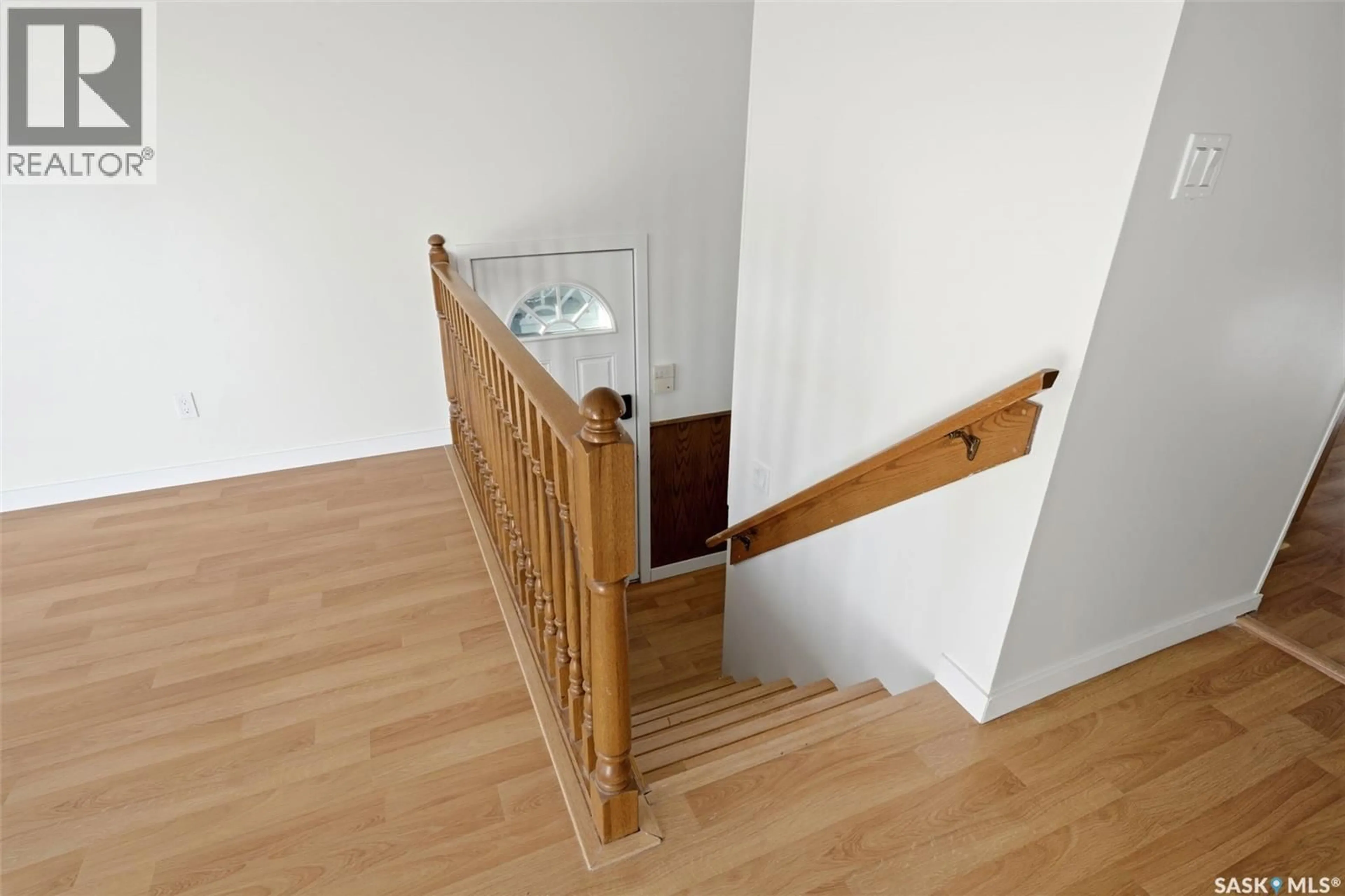 Stairs for 1014 MAWSON BAY, Regina Saskatchewan S4X2P6