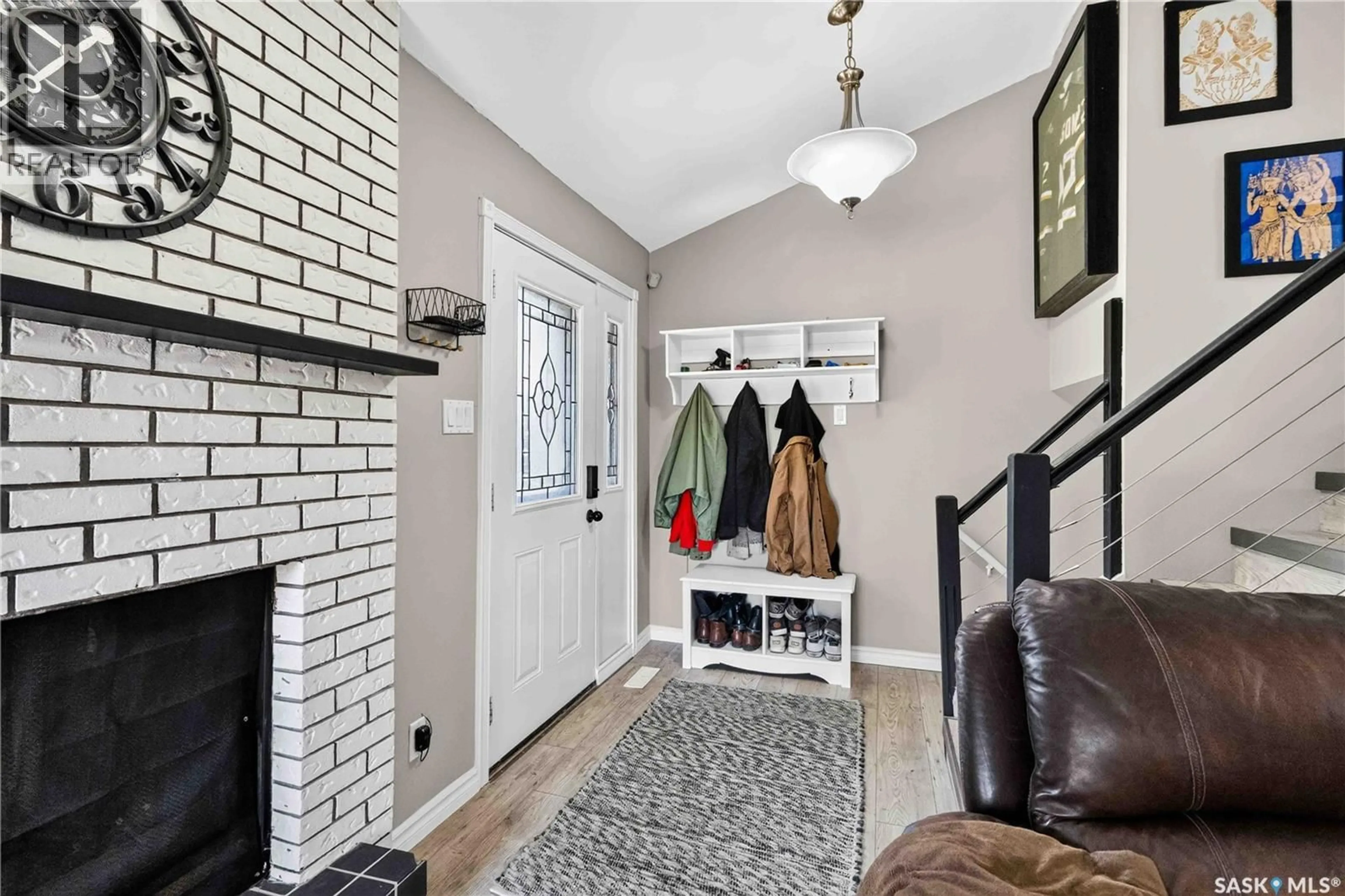 Indoor entryway for 526 TOBIN CRESCENT, Saskatoon Saskatchewan S7K4N8