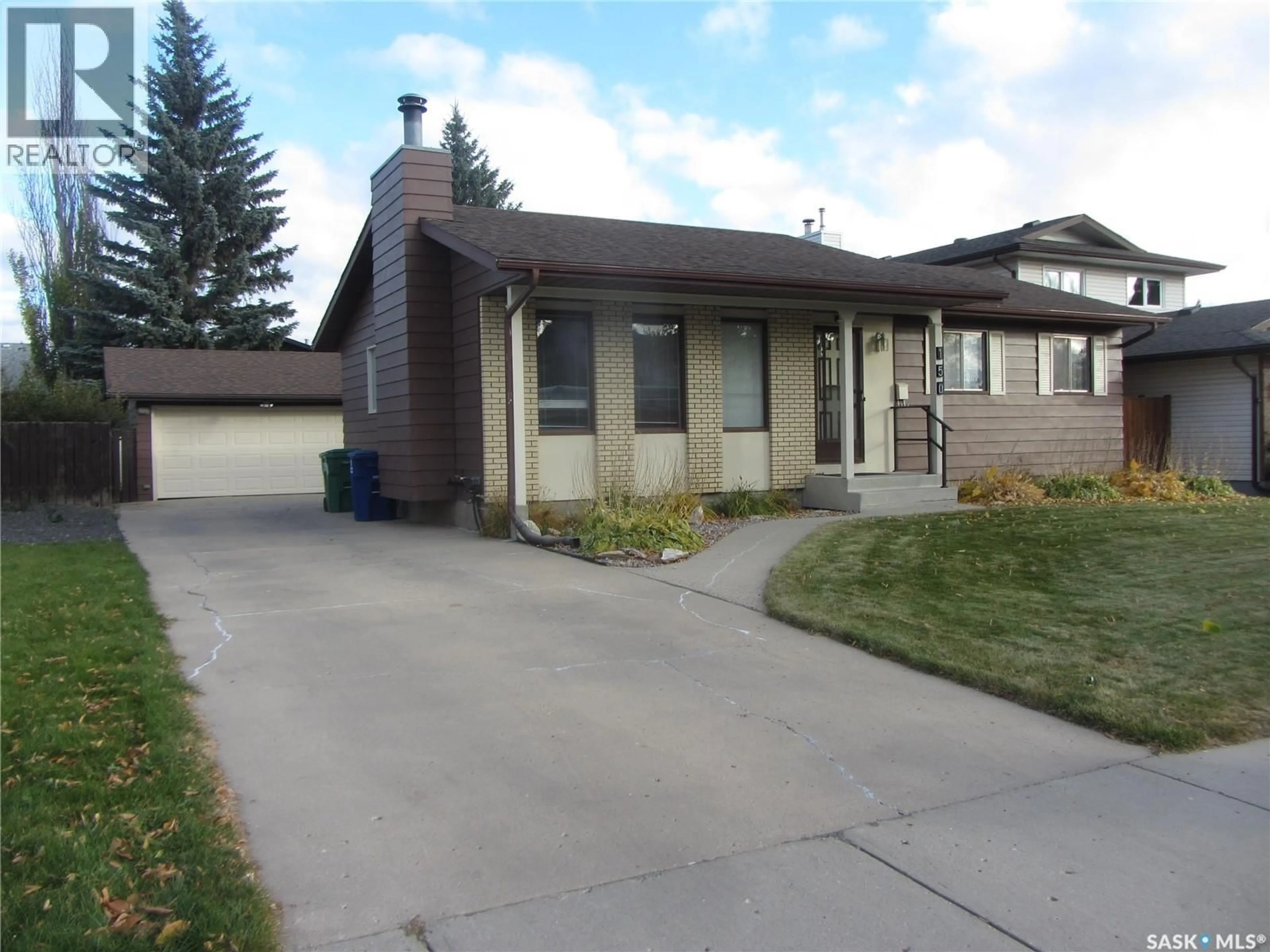 Home with vinyl exterior material, street for 150 CHAN CRESCENT, Saskatoon Saskatchewan S7K5N8