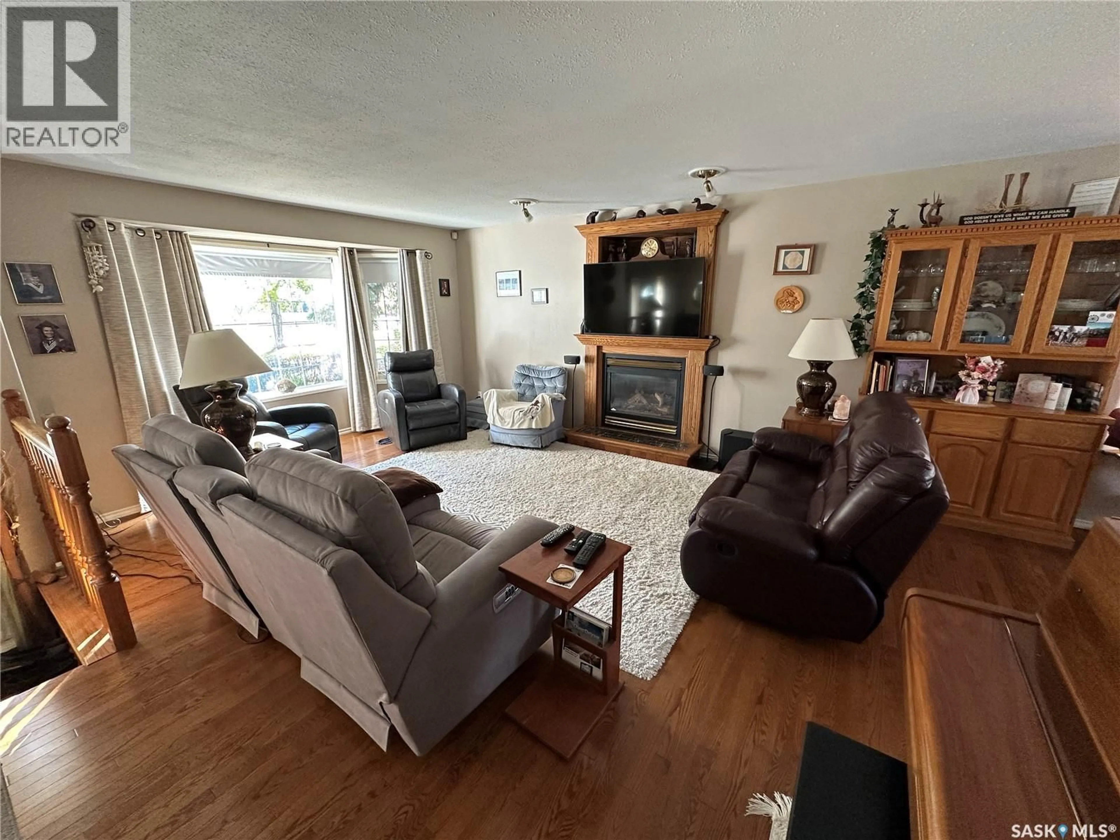 Living room with furniture, wood/laminate floor for 418 RAILWAY AVENUE, Rosthern Saskatchewan S0K3R0