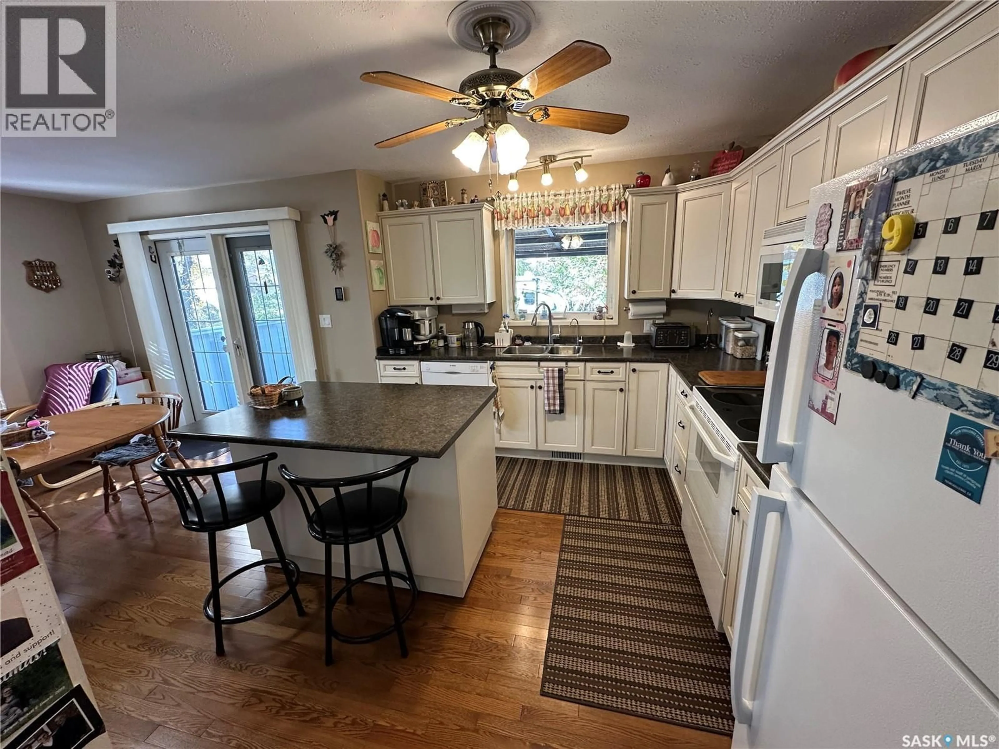 Open concept kitchen, unknown for 418 RAILWAY AVENUE, Rosthern Saskatchewan S0K3R0