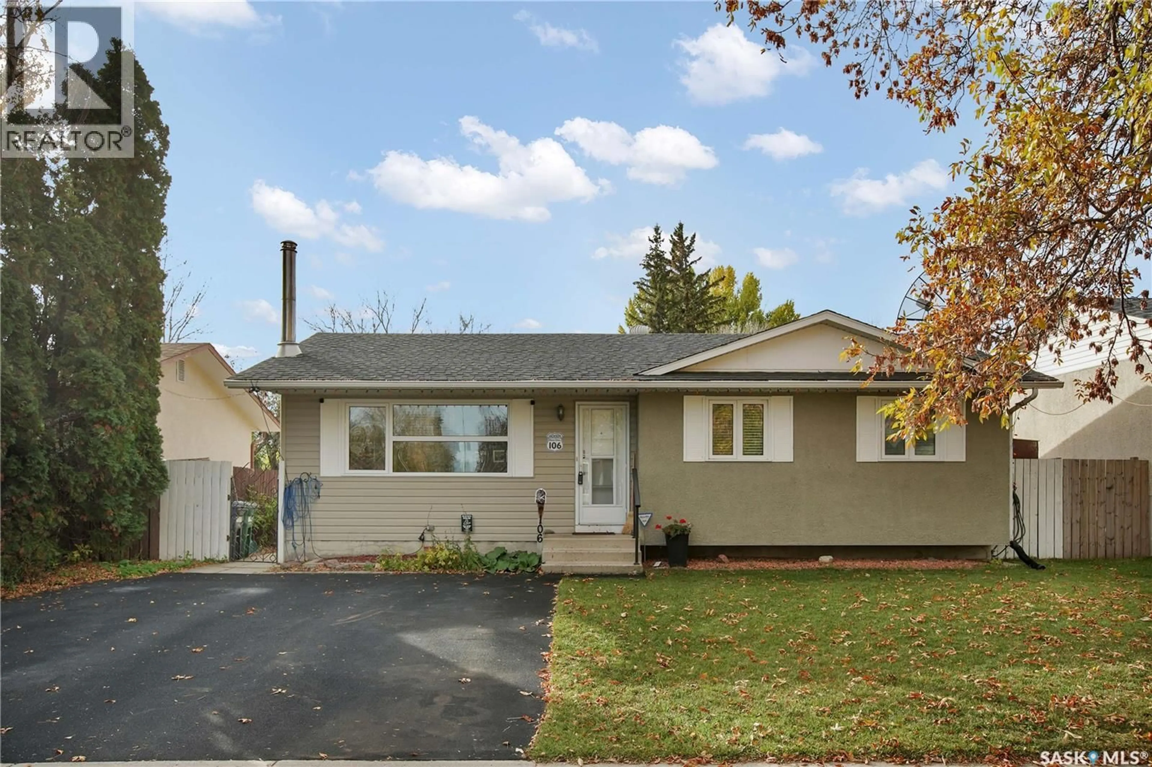 Home with vinyl exterior material, street for 106 SHEA CRESCENT, Saskatoon Saskatchewan S7L5M1
