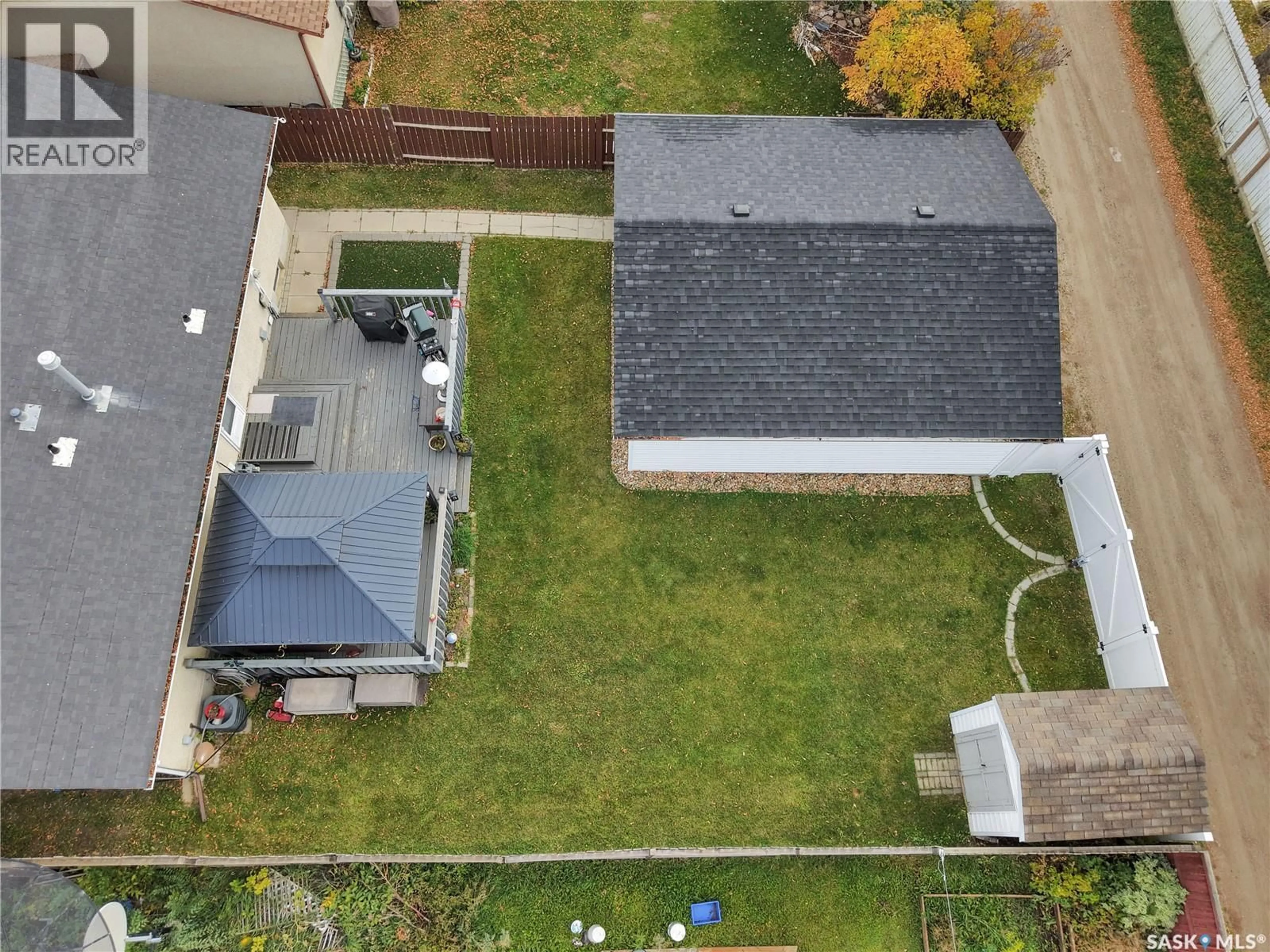 A pic from outside/outdoor area/front of a property/back of a property/a pic from drone, unknown for 106 SHEA CRESCENT, Saskatoon Saskatchewan S7L5M1
