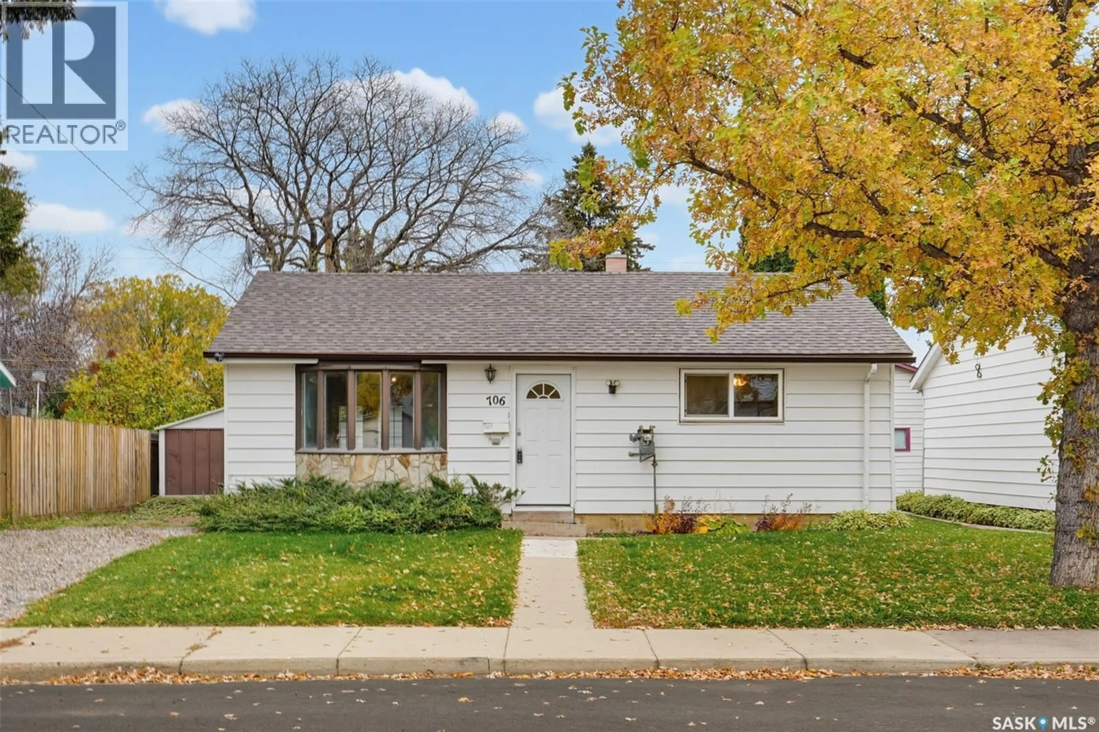 Home with vinyl exterior material, street for 706 S AVENUE N, Saskatoon Saskatchewan S7L3A3