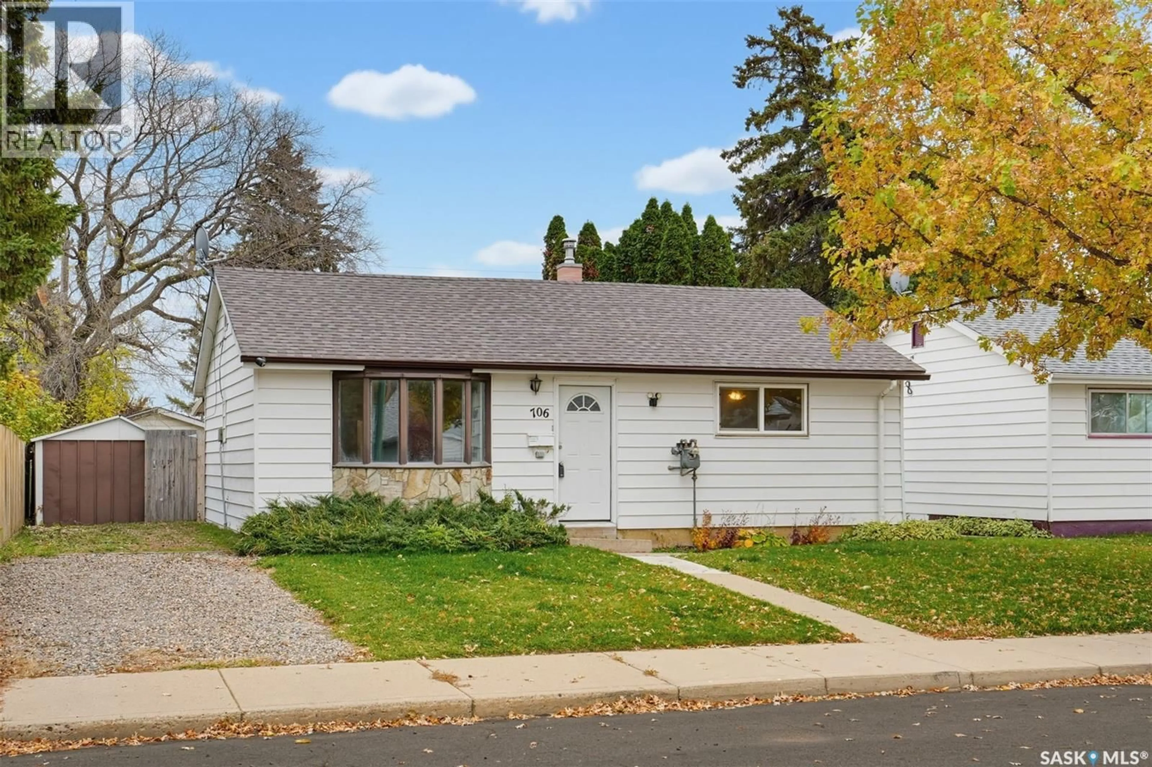 Home with vinyl exterior material, street for 706 S AVENUE N, Saskatoon Saskatchewan S7L3A3