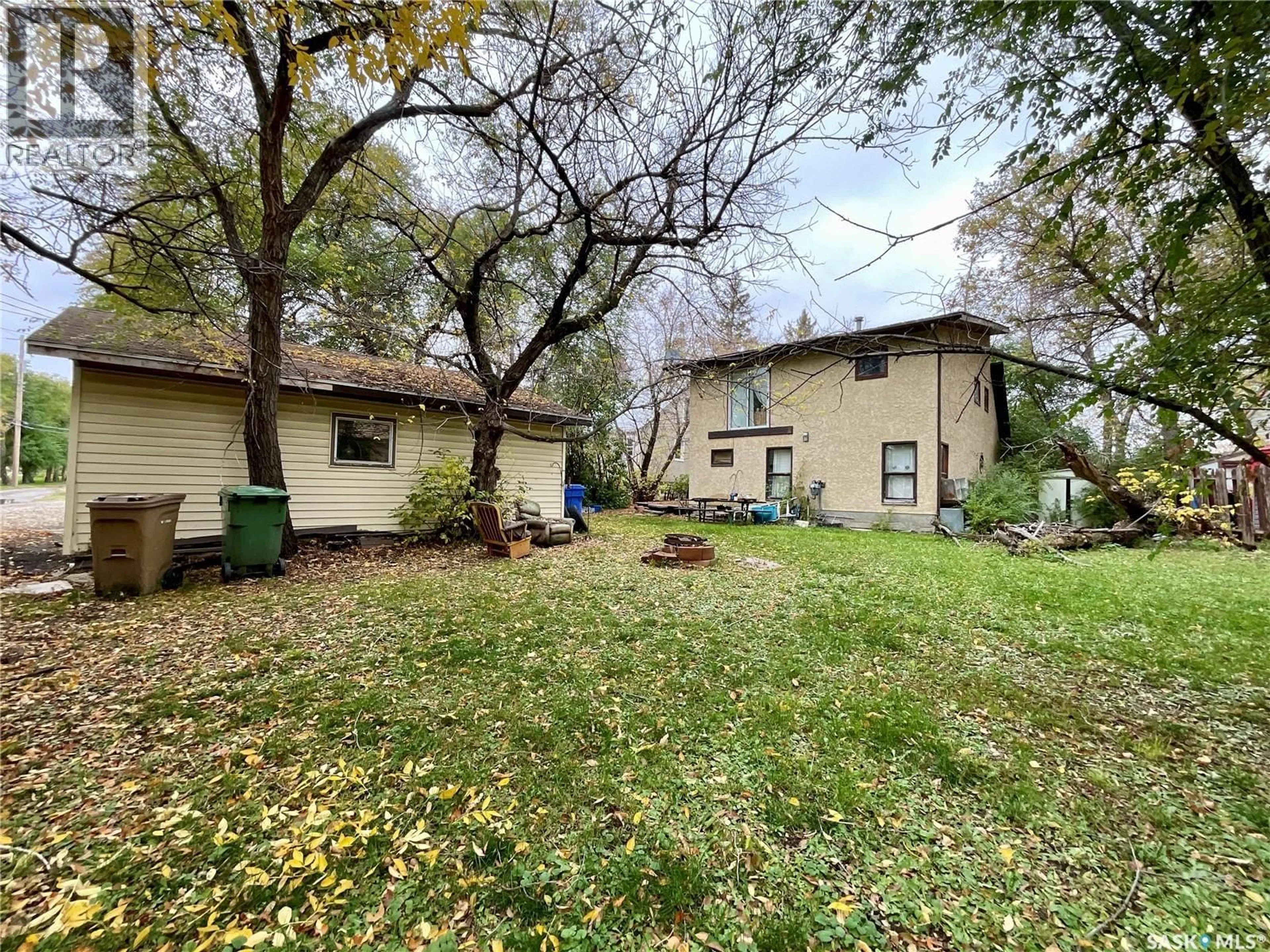 A pic from outside/outdoor area/front of a property/back of a property/a pic from drone, unknown for 13 MERRITT CRESCENT, Regina Saskatchewan S4T5X9