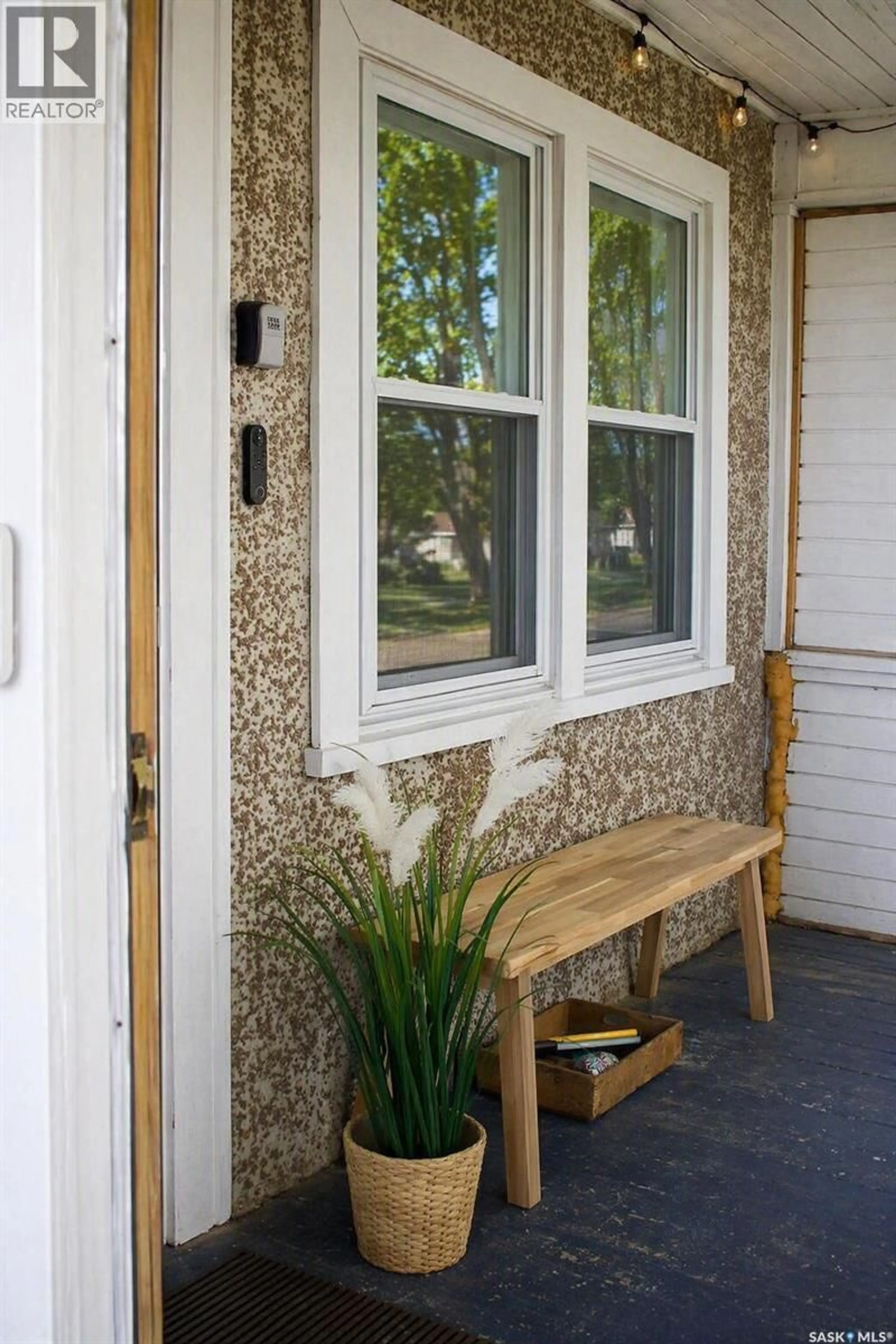 Home with vinyl exterior material, street for 345 2ND STREET, Shaunavon Saskatchewan S0N2M0