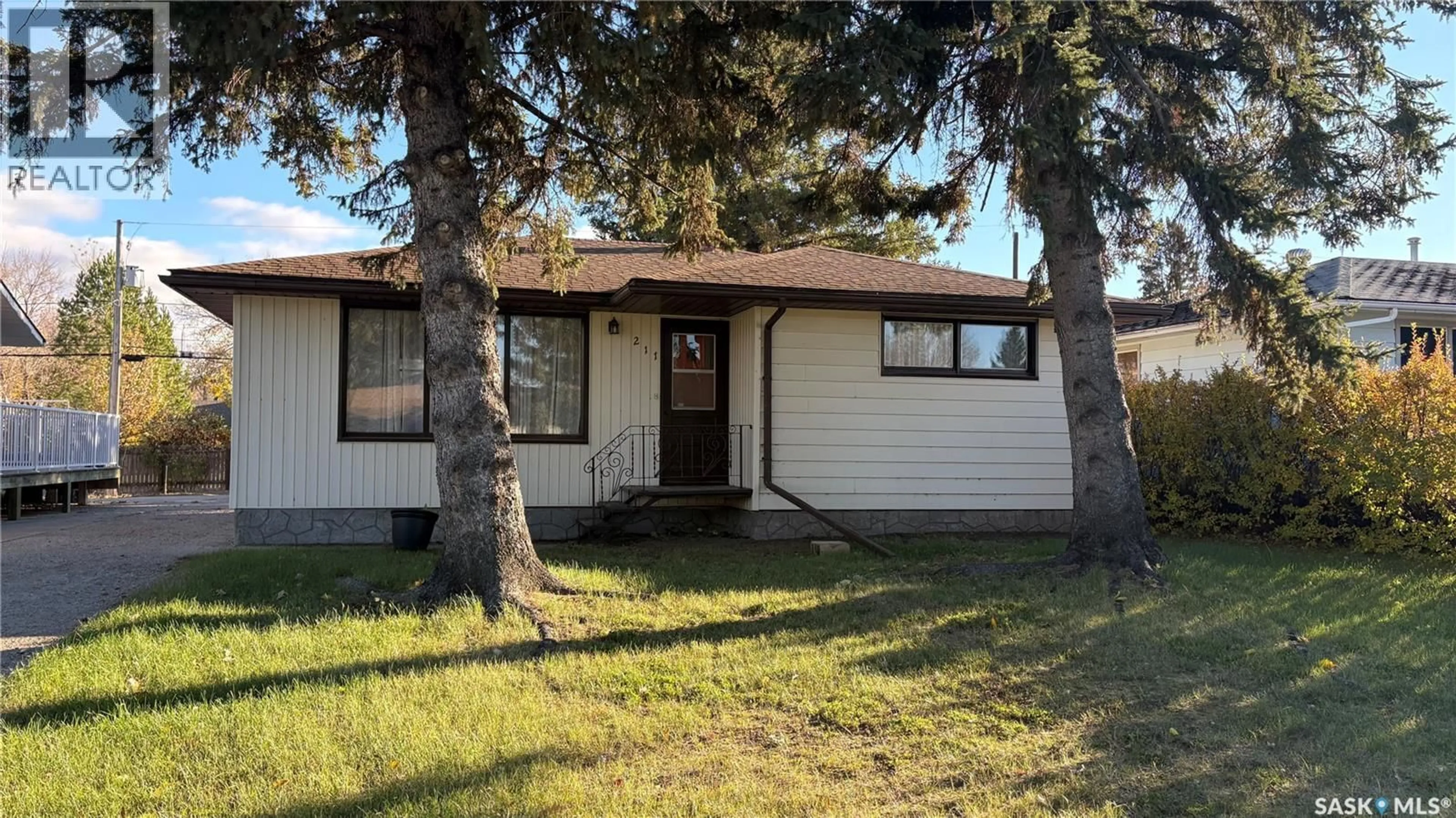 Home with vinyl exterior material, street for 211 DOWNEY STREET, Strasbourg Saskatchewan S0G4V0