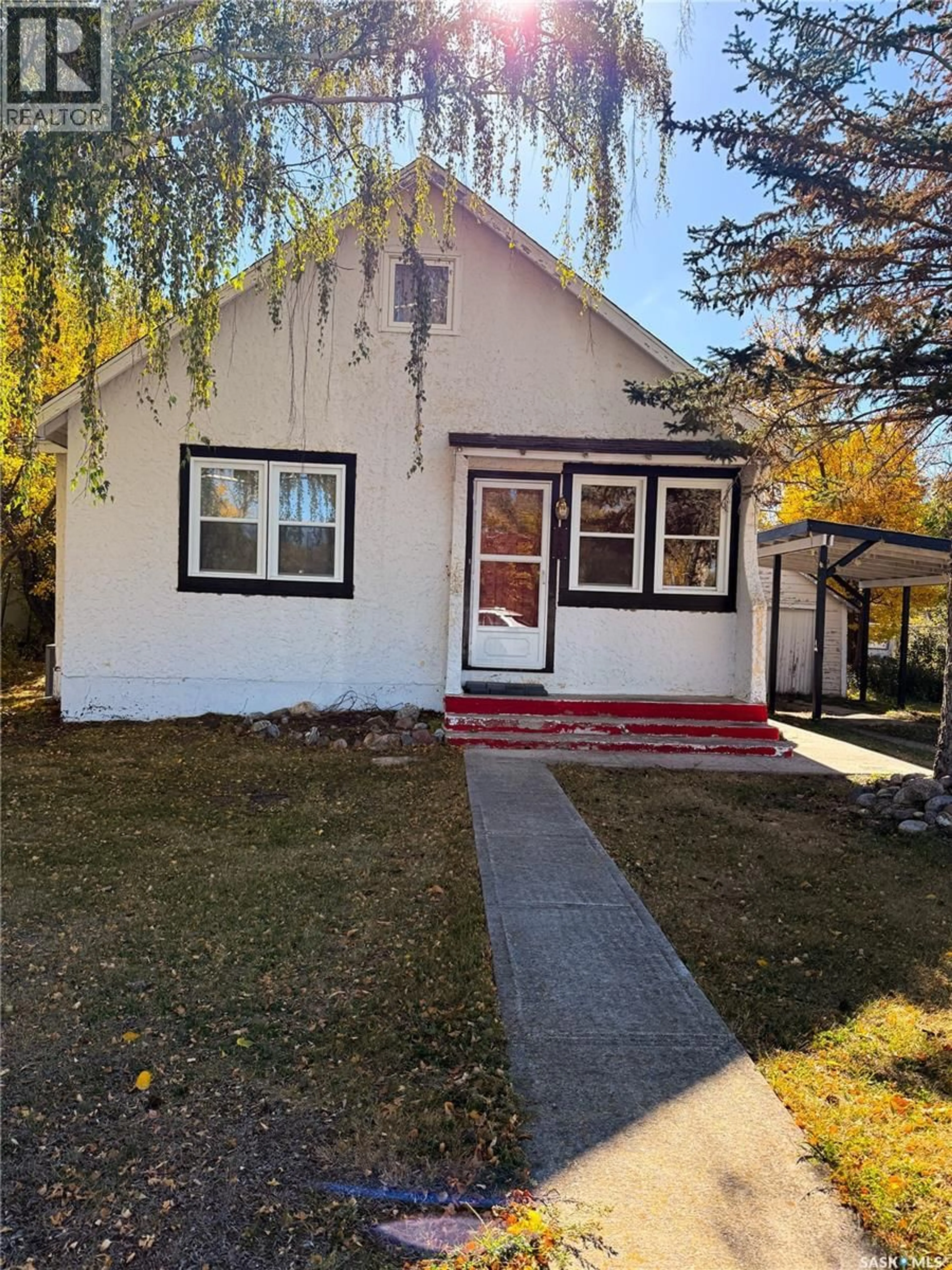 Home with vinyl exterior material, street for 440 REDCOAT DRIVE, Eastend Saskatchewan S0N2M0