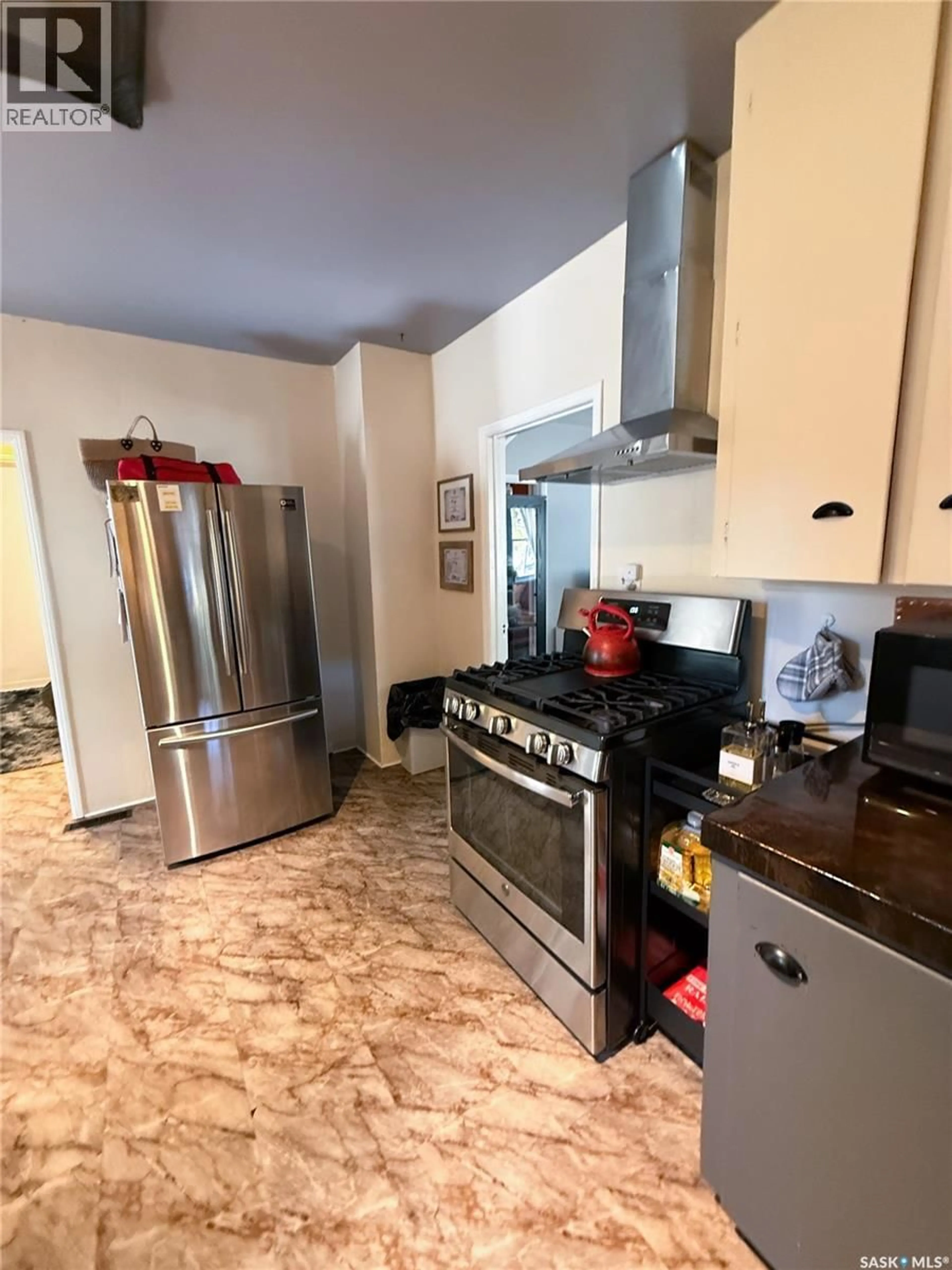 Standard kitchen, ceramic/tile floor for 440 REDCOAT DRIVE, Eastend Saskatchewan S0N2M0