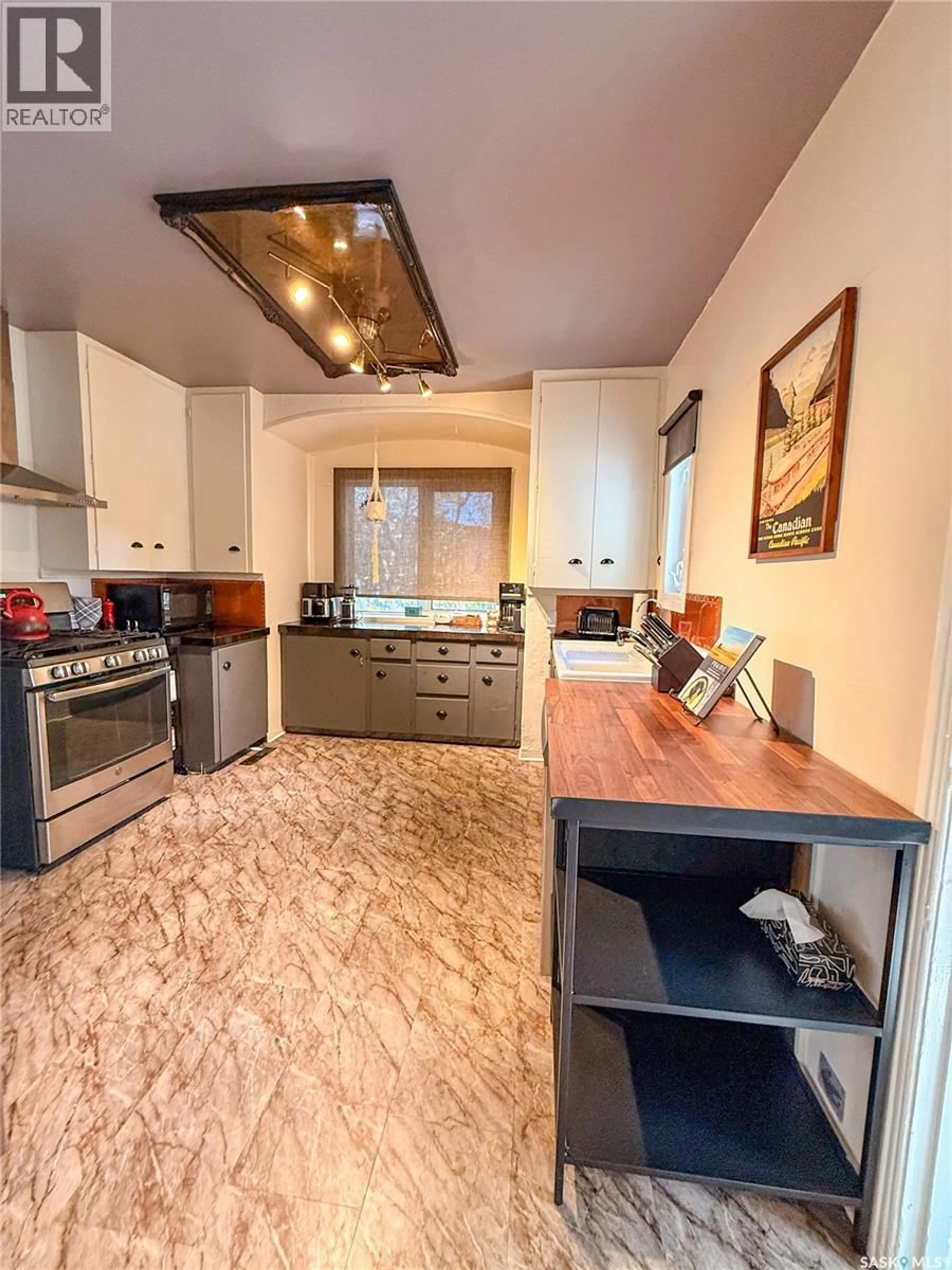 Contemporary kitchen, unknown for 440 REDCOAT DRIVE, Eastend Saskatchewan S0N2M0