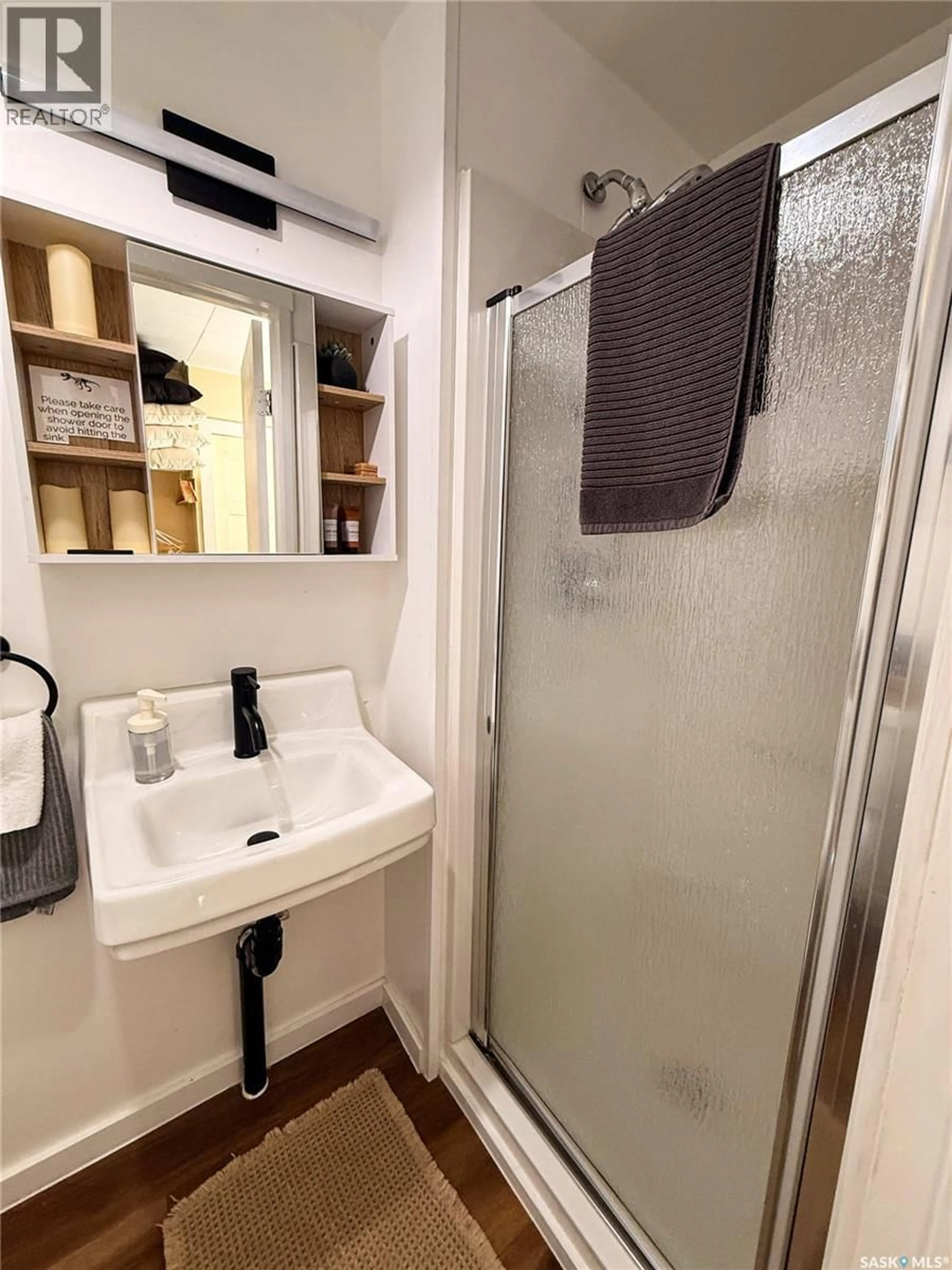 Standard bathroom, unknown for 440 REDCOAT DRIVE, Eastend Saskatchewan S0N2M0