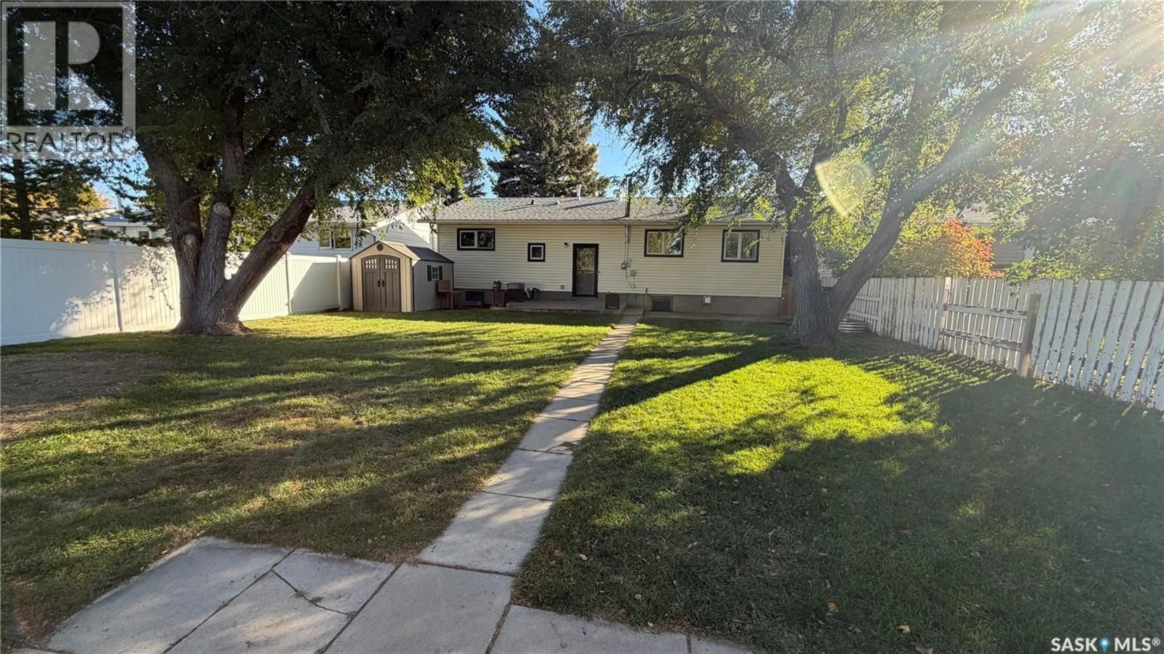 A pic from outside/outdoor area/front of a property/back of a property/a pic from drone, street for 735 JASPER STREET, Maple Creek Saskatchewan S0N1N0