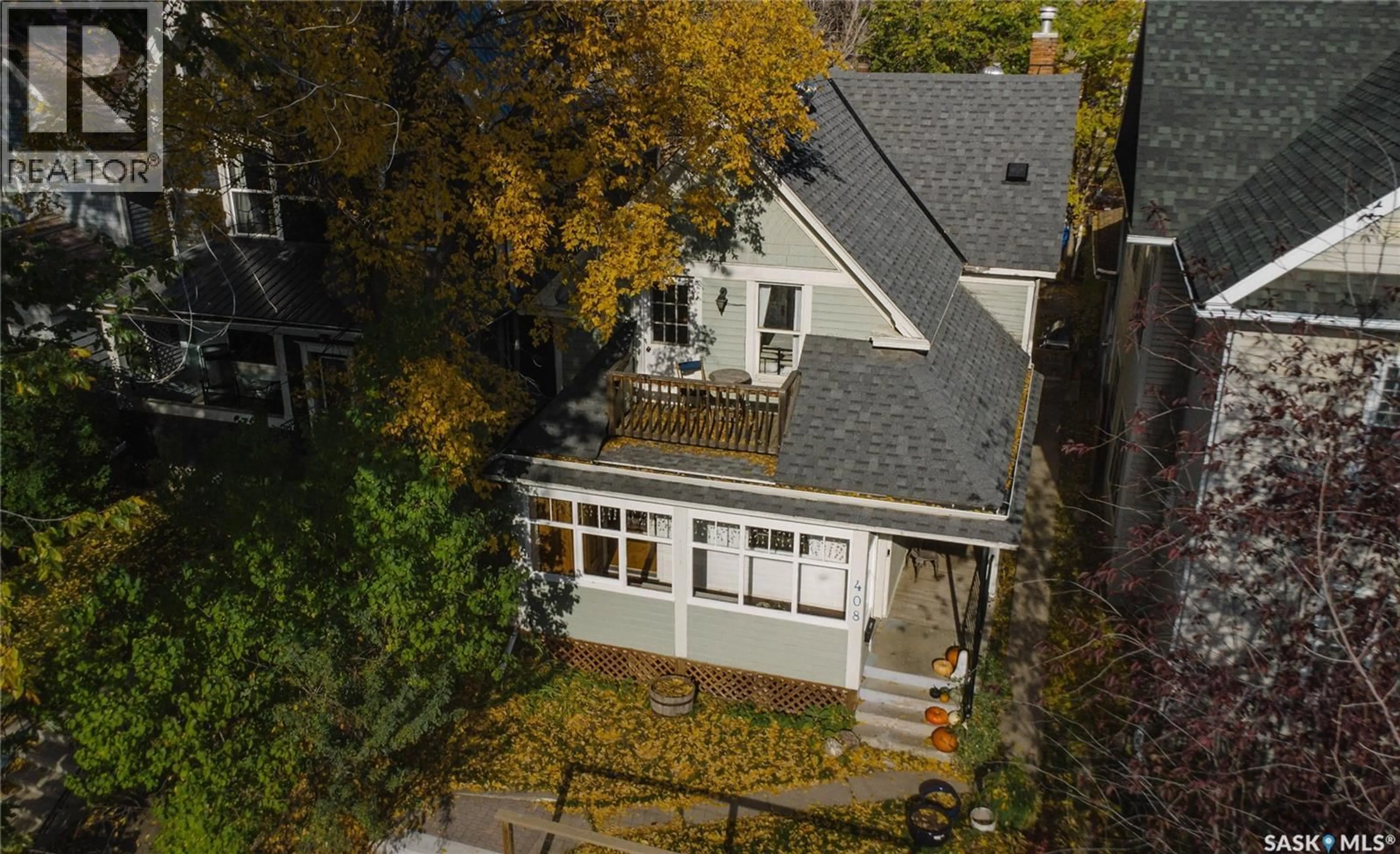 A pic from outside/outdoor area/front of a property/back of a property/a pic from drone, street for 408 25TH STREET, Saskatoon Saskatchewan S7L0C8