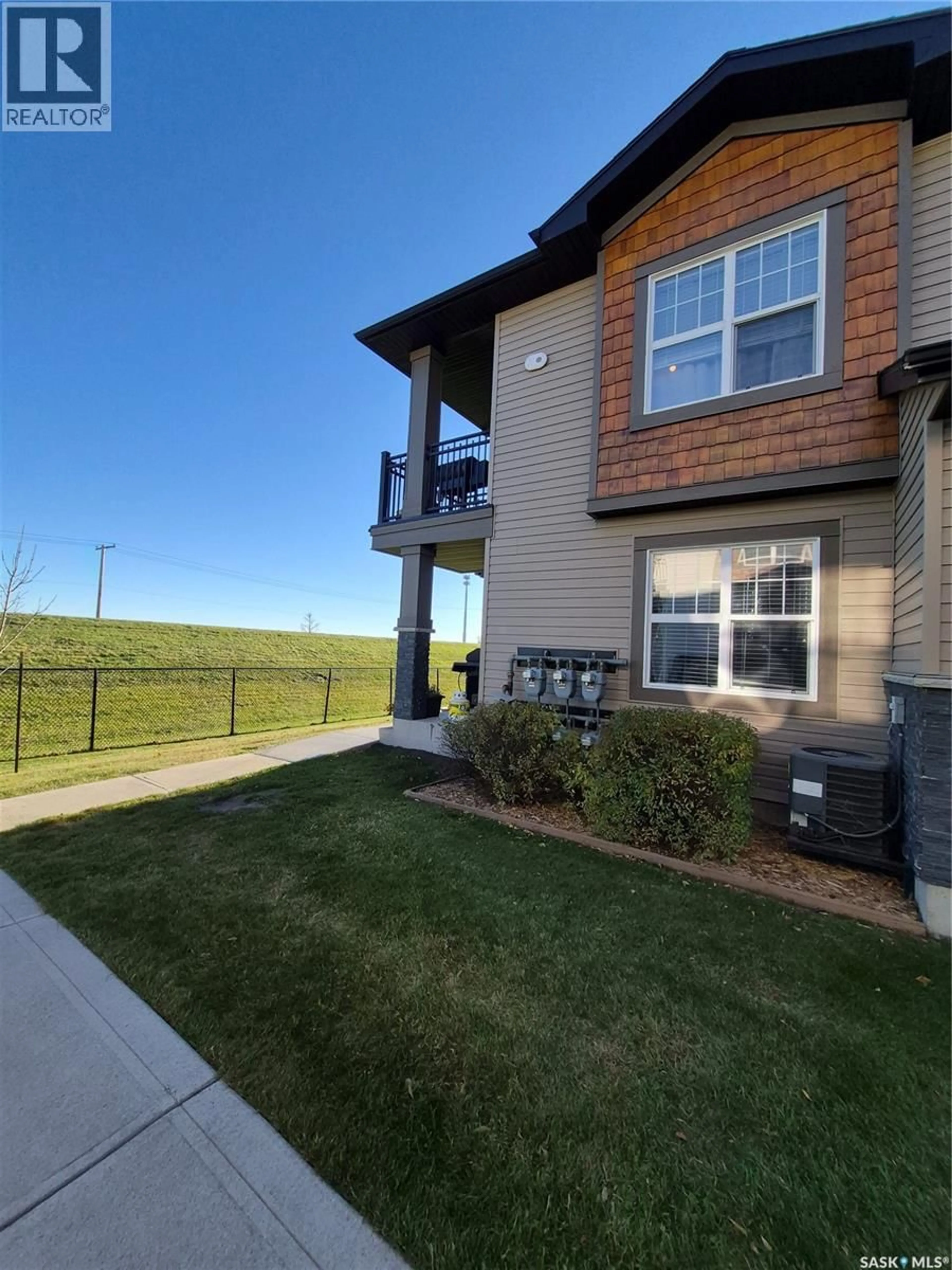 A pic from outside/outdoor area/front of a property/back of a property/a pic from drone, unknown for 1015 - 1702 PATRICK CRESCENT, Saskatoon Saskatchewan S7W0M1