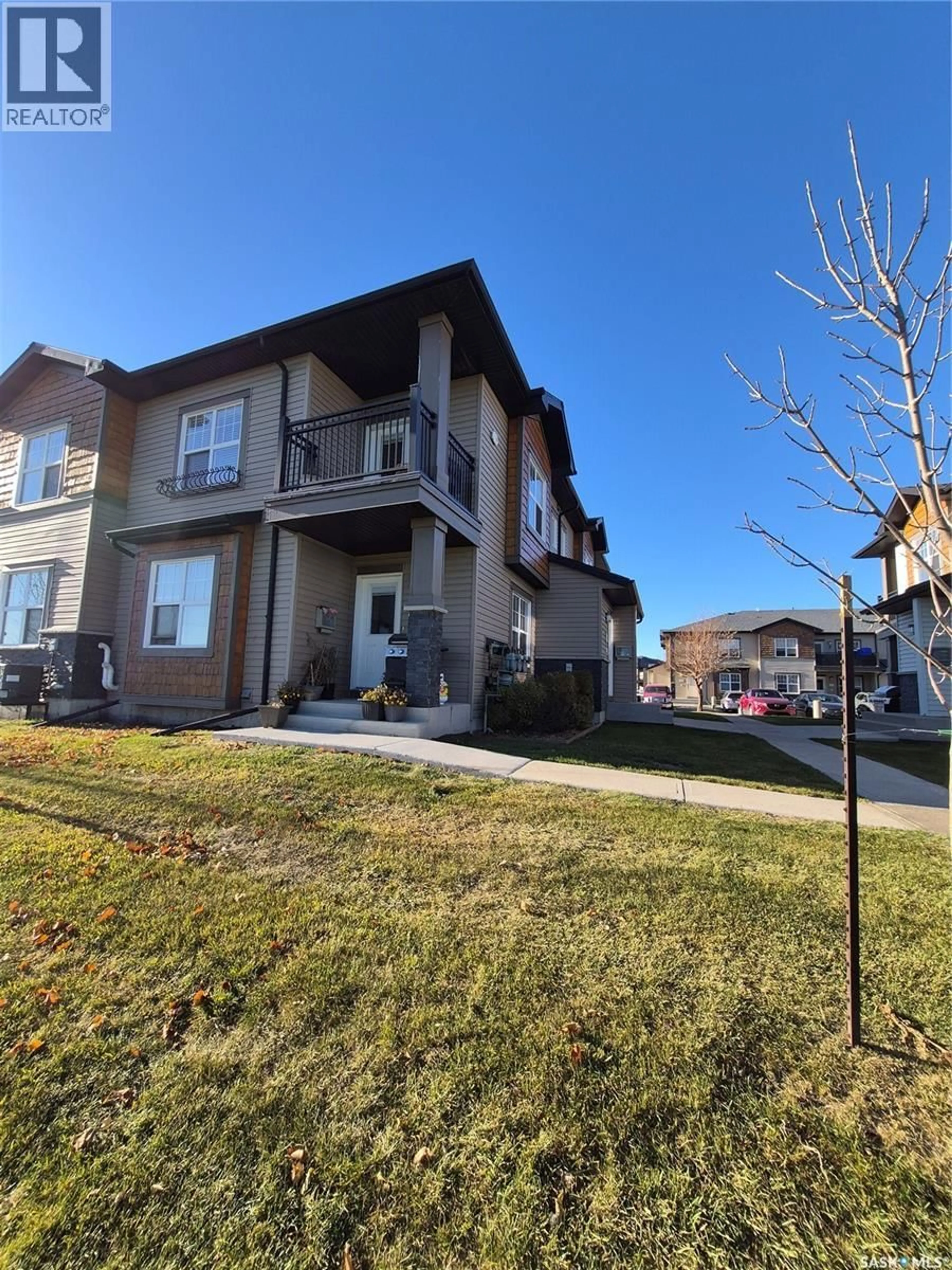 A pic from outside/outdoor area/front of a property/back of a property/a pic from drone, street for 1015 - 1702 PATRICK CRESCENT, Saskatoon Saskatchewan S7W0M1