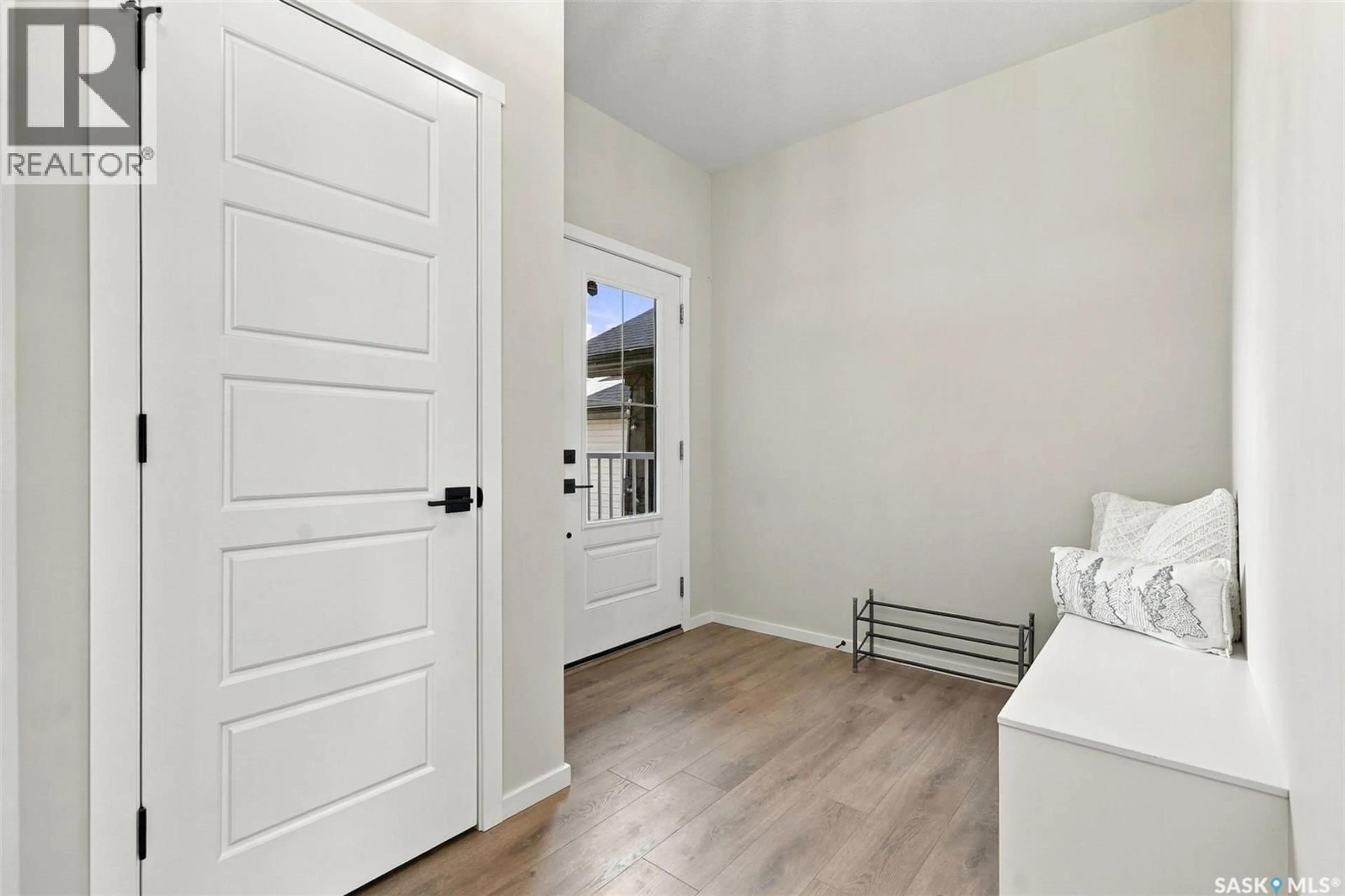 Indoor entryway for 438 ANISKOTAW WAY, Saskatoon Saskatchewan S7W1M3