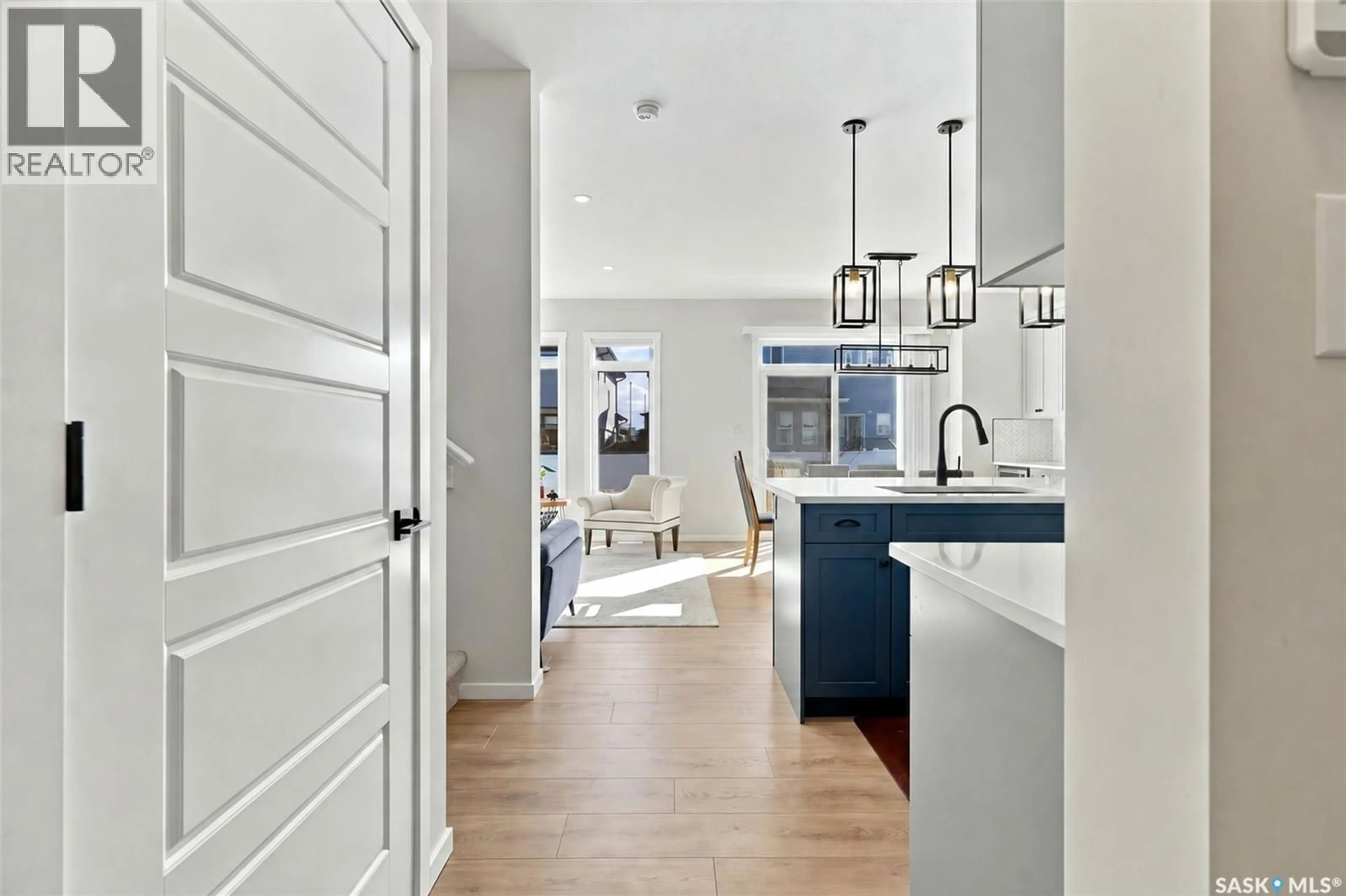 Open concept kitchen, ceramic/tile floor for 438 ANISKOTAW WAY, Saskatoon Saskatchewan S7W1M3