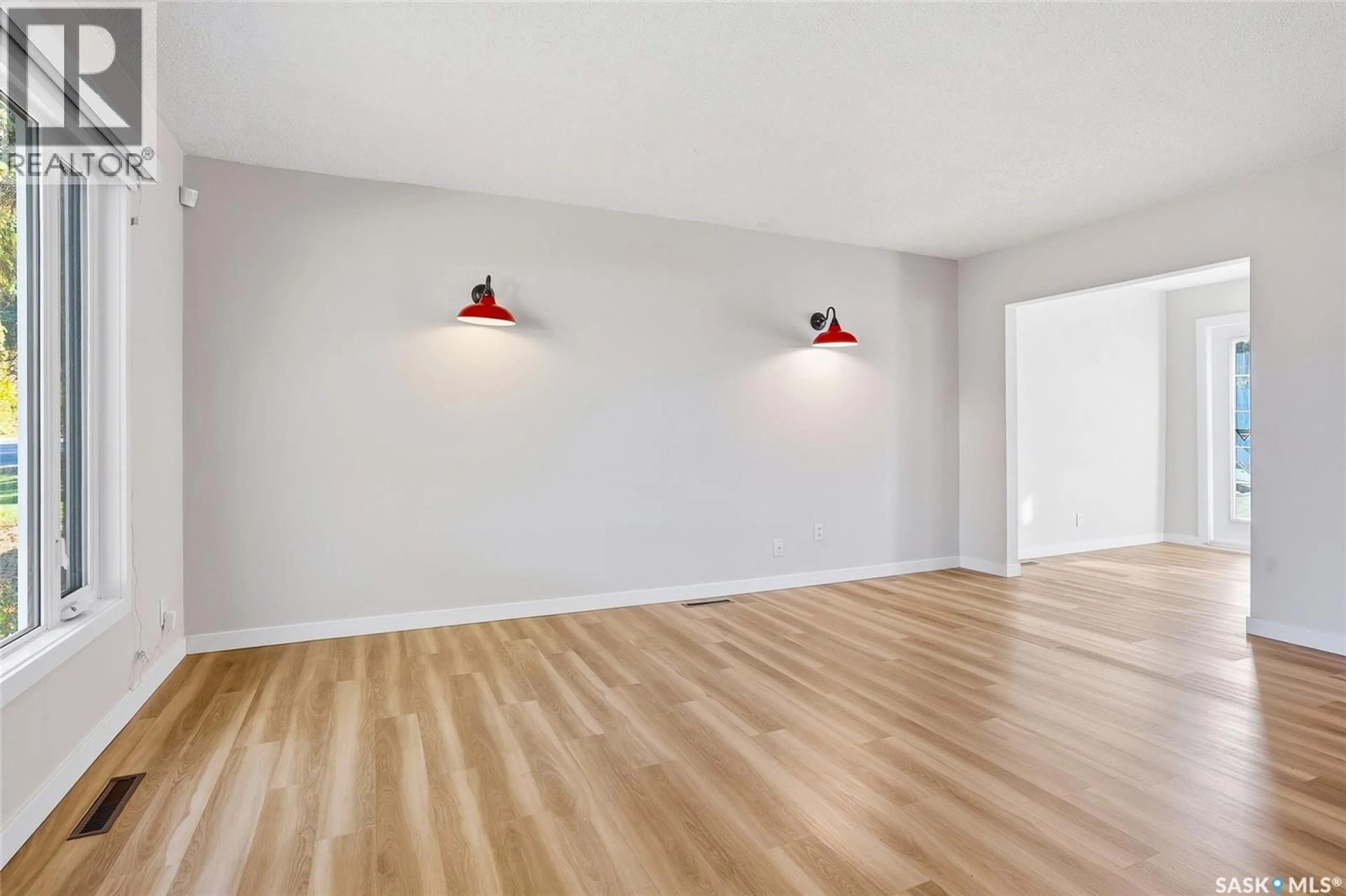 A pic of a room for 605 X AVENUE, Saskatoon Saskatchewan S7L3K2