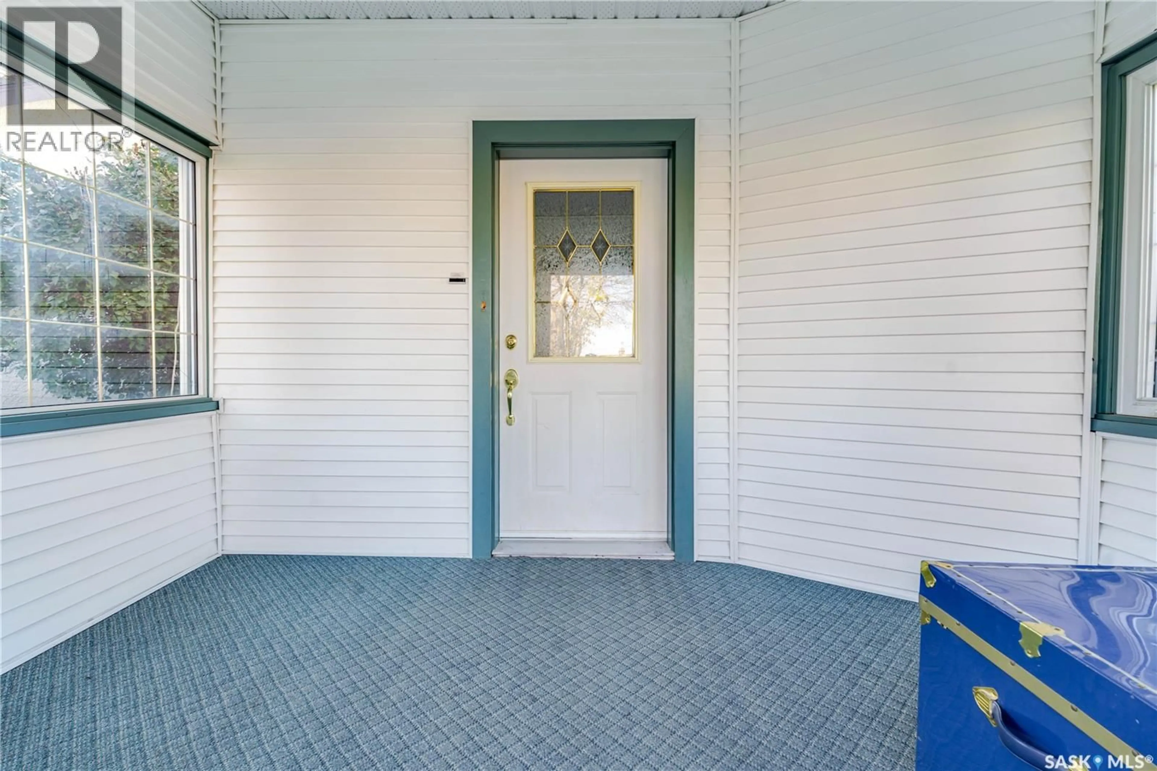 Indoor foyer for 1172 CLIFTON AVENUE, Moose Jaw Saskatchewan S6H3L5