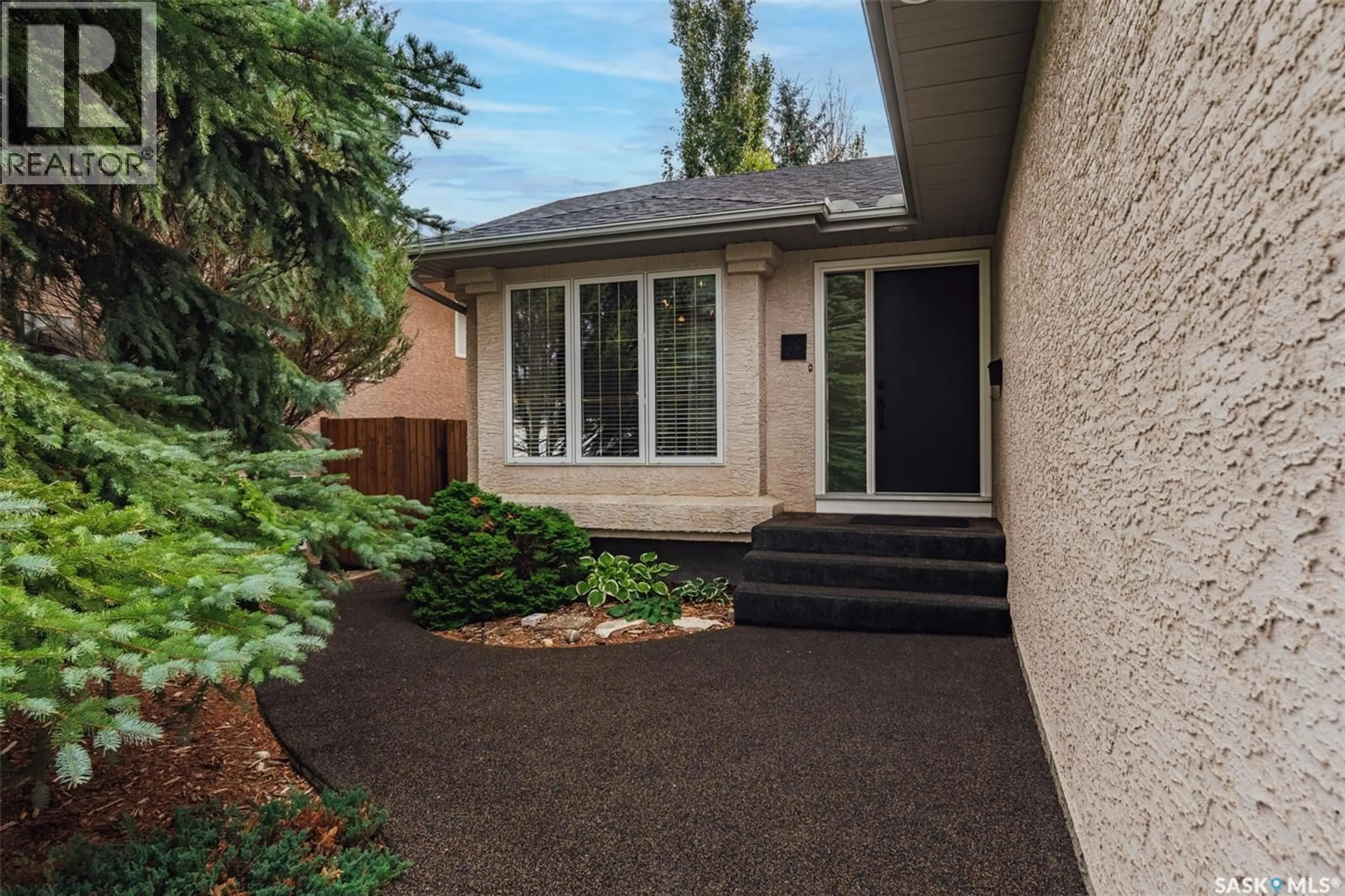 Unknown for 447 BRIARVALE COURT, Saskatoon Saskatchewan S7V1B8