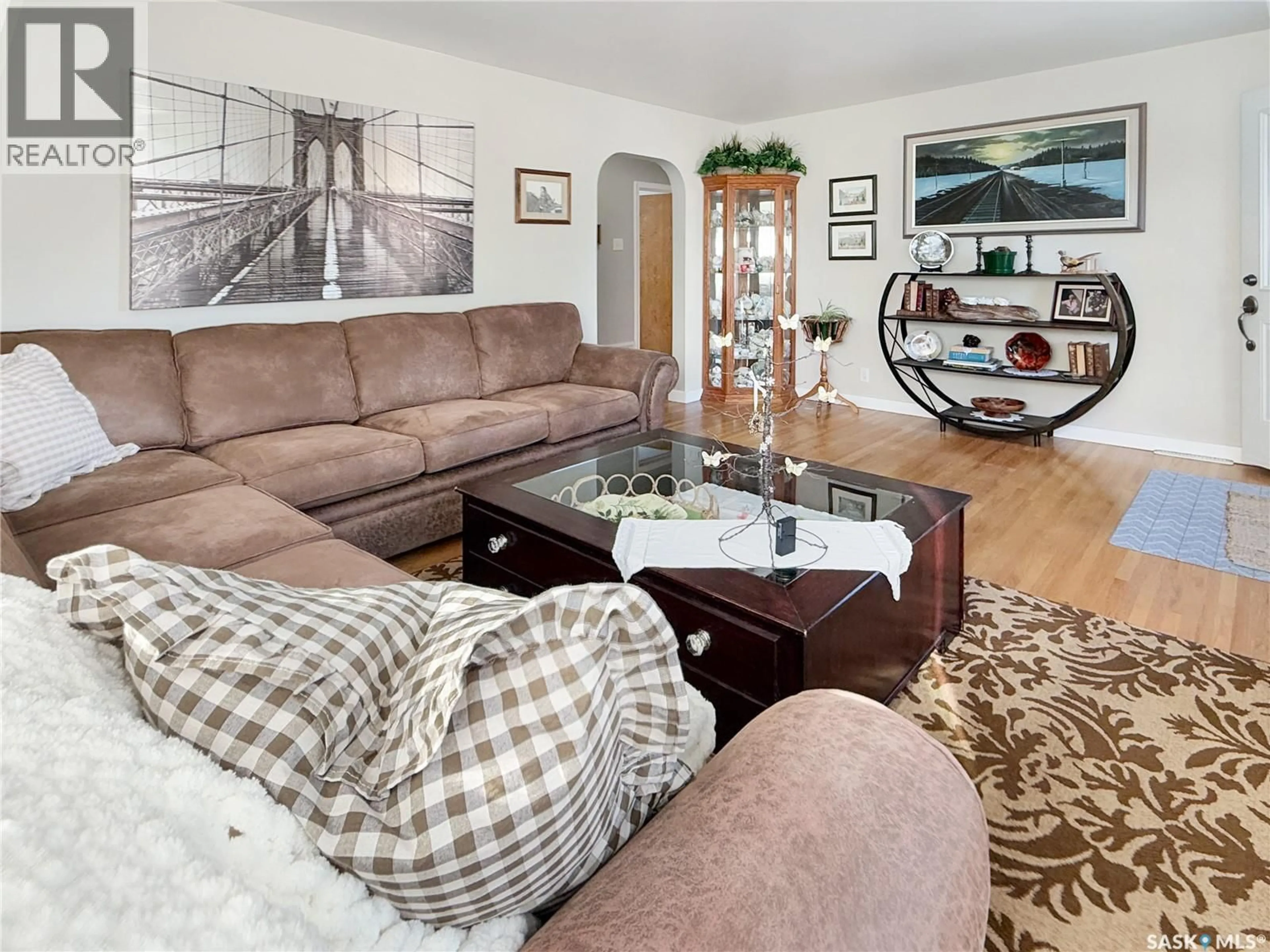 Living room with furniture, unknown for 720 6TH AVENUE, Swift Current Saskatchewan S9H2M8