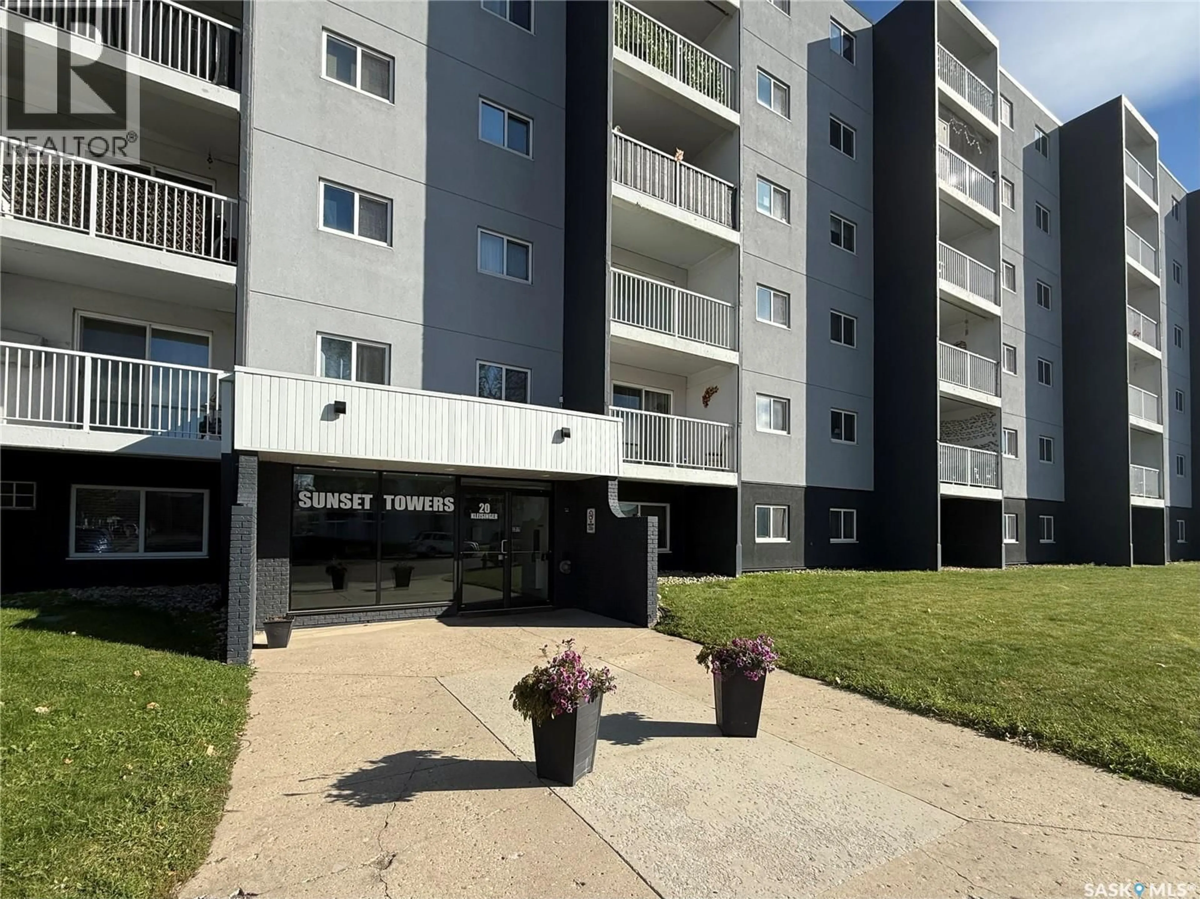 A pic from outside/outdoor area/front of a property/back of a property/a pic from drone, unknown for 113 KLEISINGER CRESCENT, Regina Saskatchewan S4R7M3