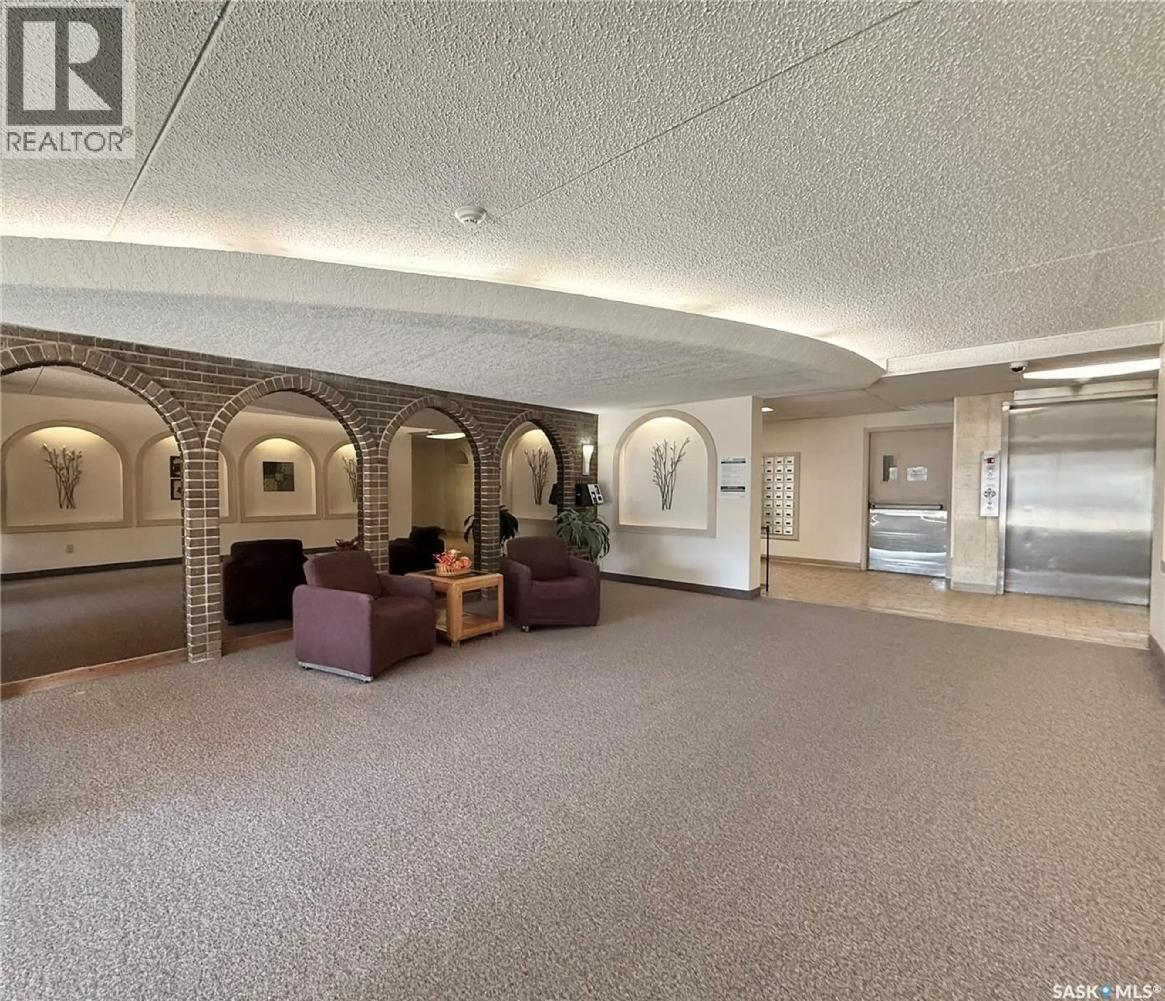 Indoor foyer for 113 KLEISINGER CRESCENT, Regina Saskatchewan S4R7M3